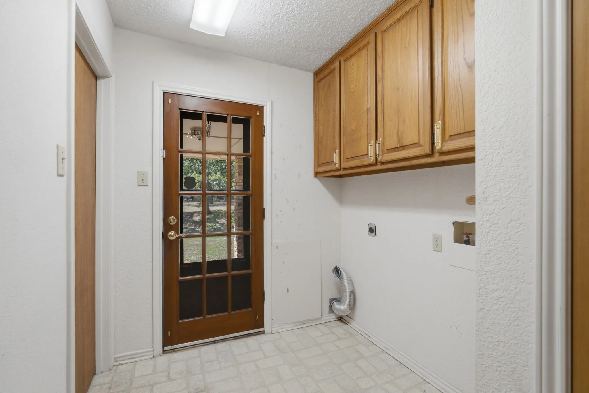 Single Family Residence For Sale in Henderson County , 109 Clover Drive, Gun Barrel City, Texas 75156, 3 Bedroom, 2 Bathroom, 2 Garage spaces, 1,954 Sqft, built in 1986, mls#21362232, Real Estate Agent in Gun Barrel City, Homes For Sale in Henderson county, Homes For Sale in Gun Barrel City, Realtor in Gun Barrel City Texas, Real Estate Brokerage Independent Realty Texas, Luminita Cordes Realtor