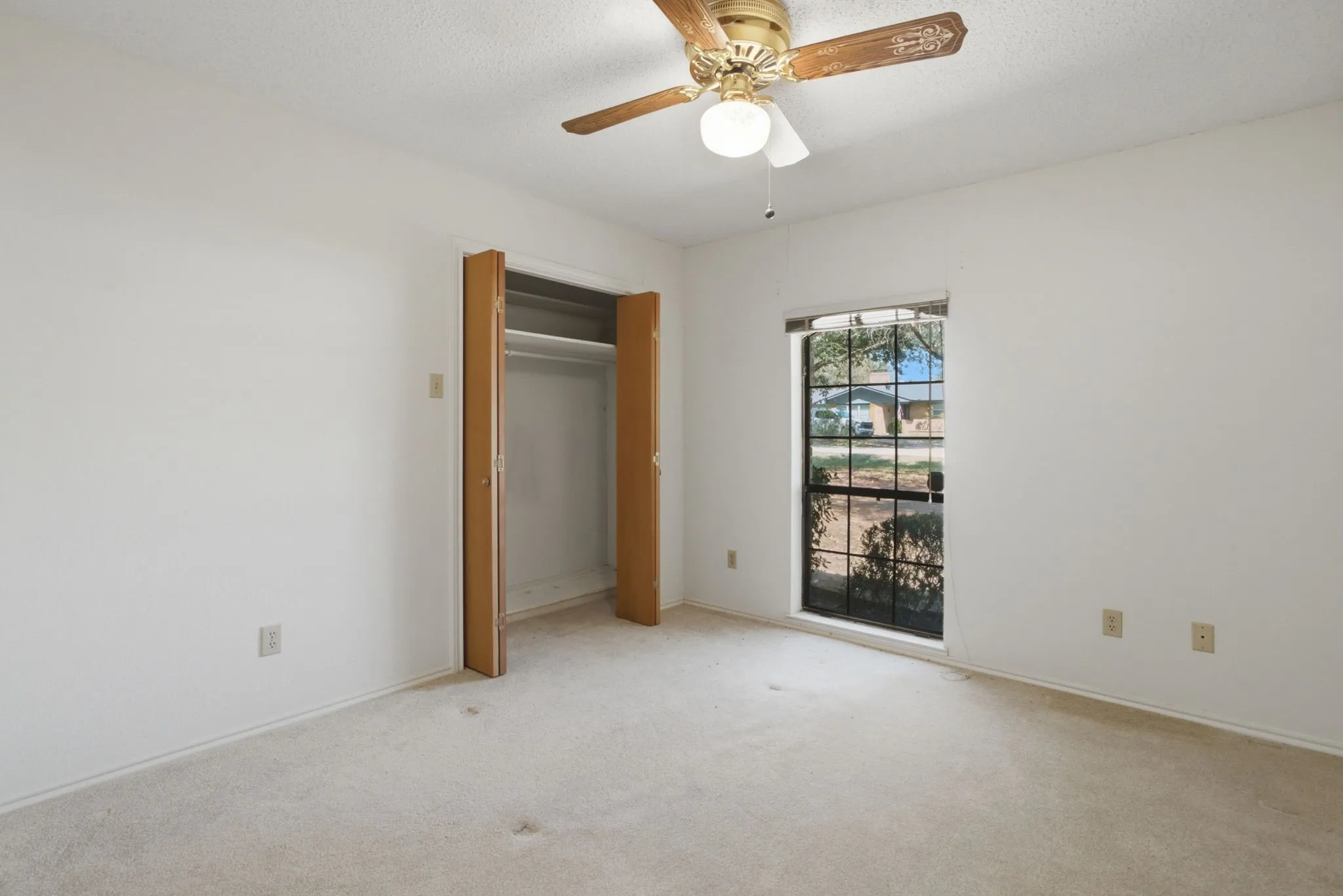 Single Family Residence For Sale in Henderson County , 109 Clover Drive, Gun Barrel City, Texas 75156, 3 Bedroom, 2 Bathroom, 2 Garage spaces, 1,954 Sqft, built in 1986, mls#21362232, Real Estate Agent in Gun Barrel City, Homes For Sale in Henderson county, Homes For Sale in Gun Barrel City, Realtor in Gun Barrel City Texas, Real Estate Brokerage Independent Realty Texas, Luminita Cordes Realtor