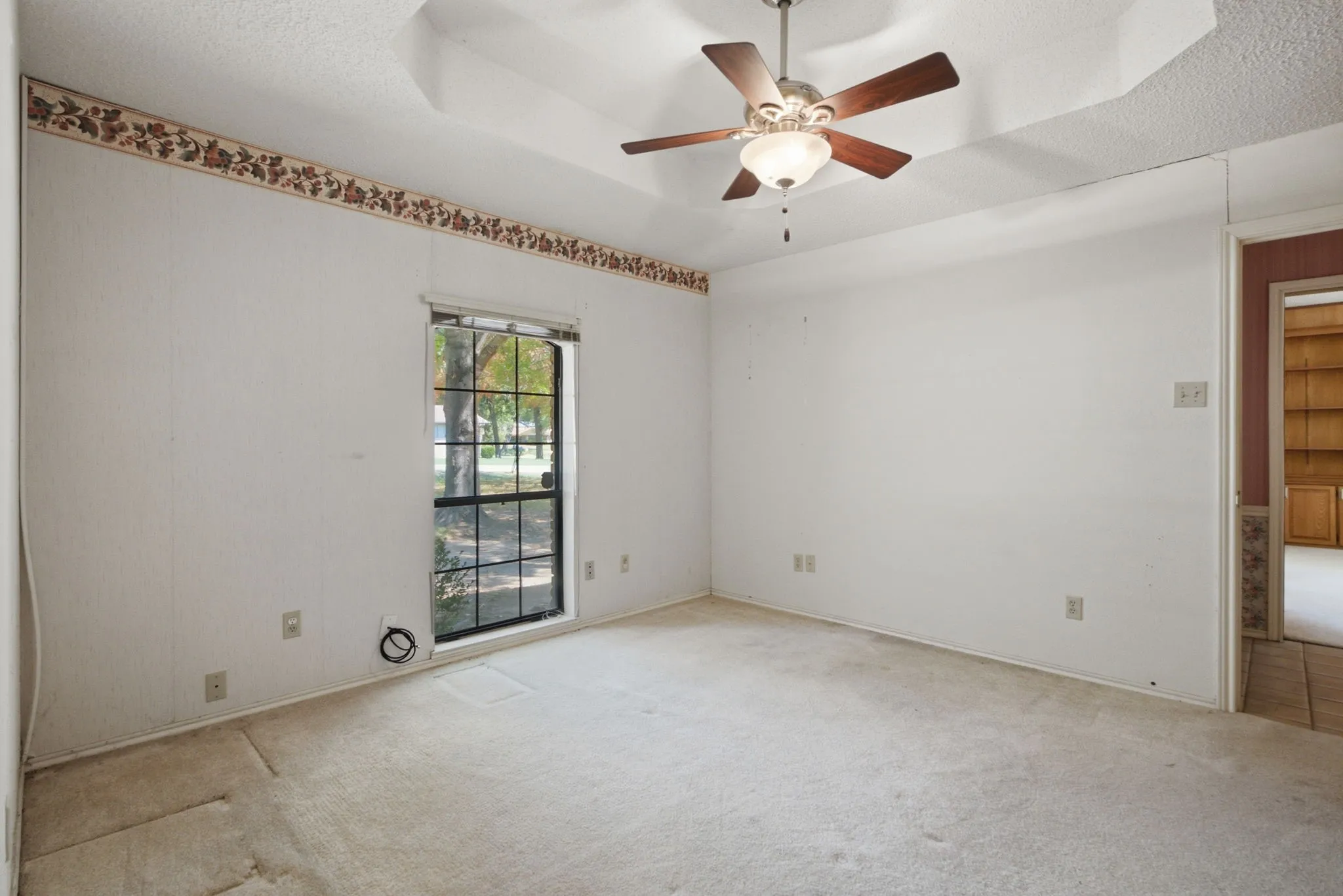 Single Family Residence For Sale in Henderson County , 109 Clover Drive, Gun Barrel City, Texas 75156, 3 Bedroom, 2 Bathroom, 2 Garage spaces, 1,954 Sqft, built in 1986, mls#21362232, Real Estate Agent in Gun Barrel City, Homes For Sale in Henderson county, Homes For Sale in Gun Barrel City, Realtor in Gun Barrel City Texas, Real Estate Brokerage Independent Realty Texas, Luminita Cordes Realtor