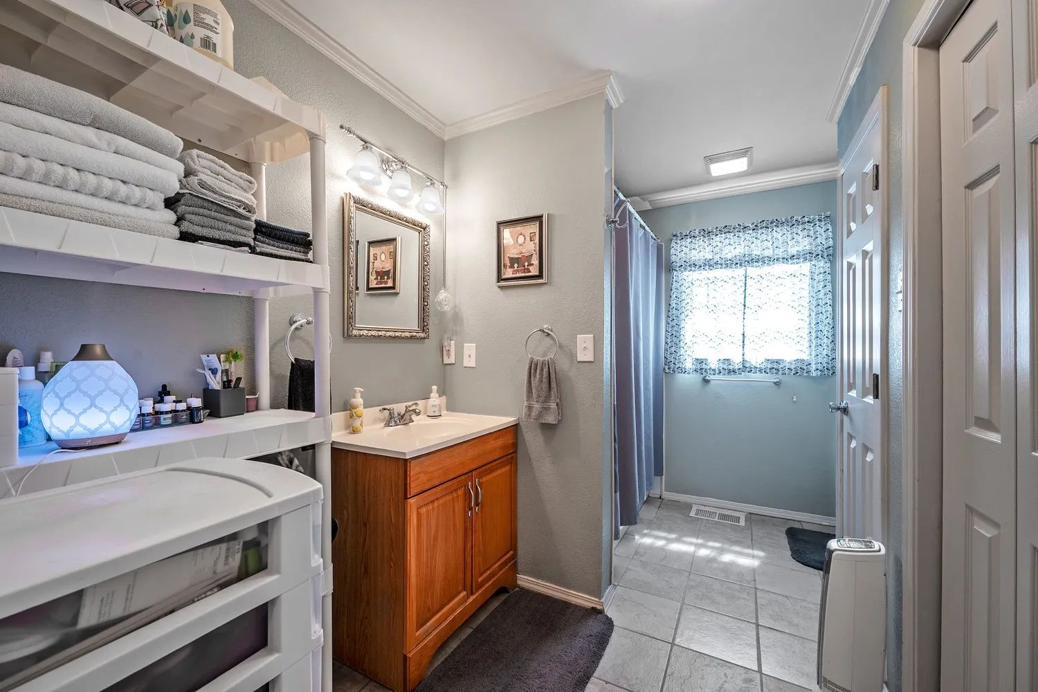 Ensuite upstairs bathtroom