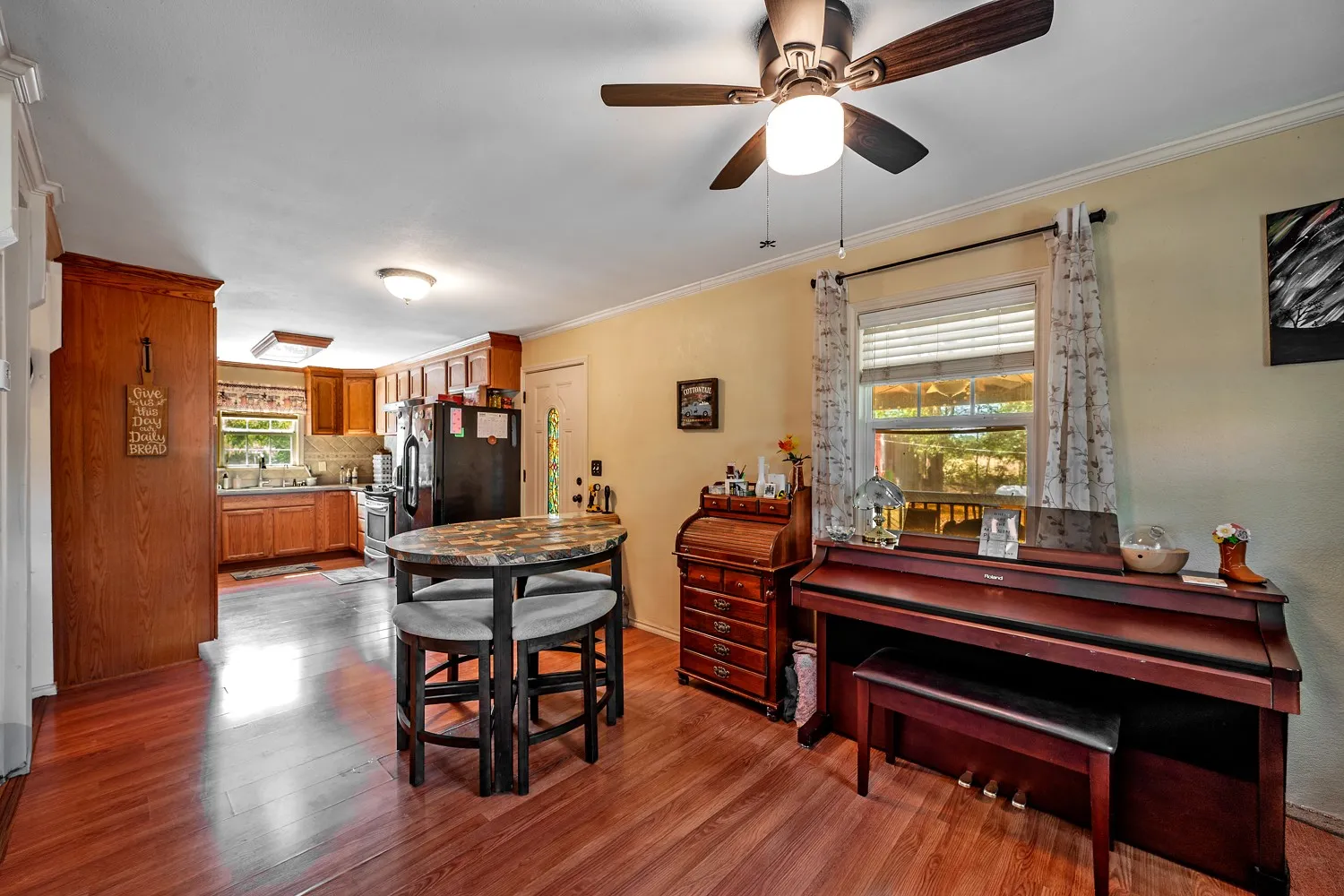 Single Family Residence For Sale in Grayson County , 267 Delphia Drive, Denison, Texas 75021, 2 Bedroom, 2 Bathroom, Garage spaces, 1,320 Sqft, built in 1992, mls#21386765, Real Estate Agent in Denison, Homes For Sale in Grayson county, Homes For Sale in Denison, Realtor in Denison Texas, Real Estate Brokerage Independent Realty Texas, Luminita Cordes Realtor