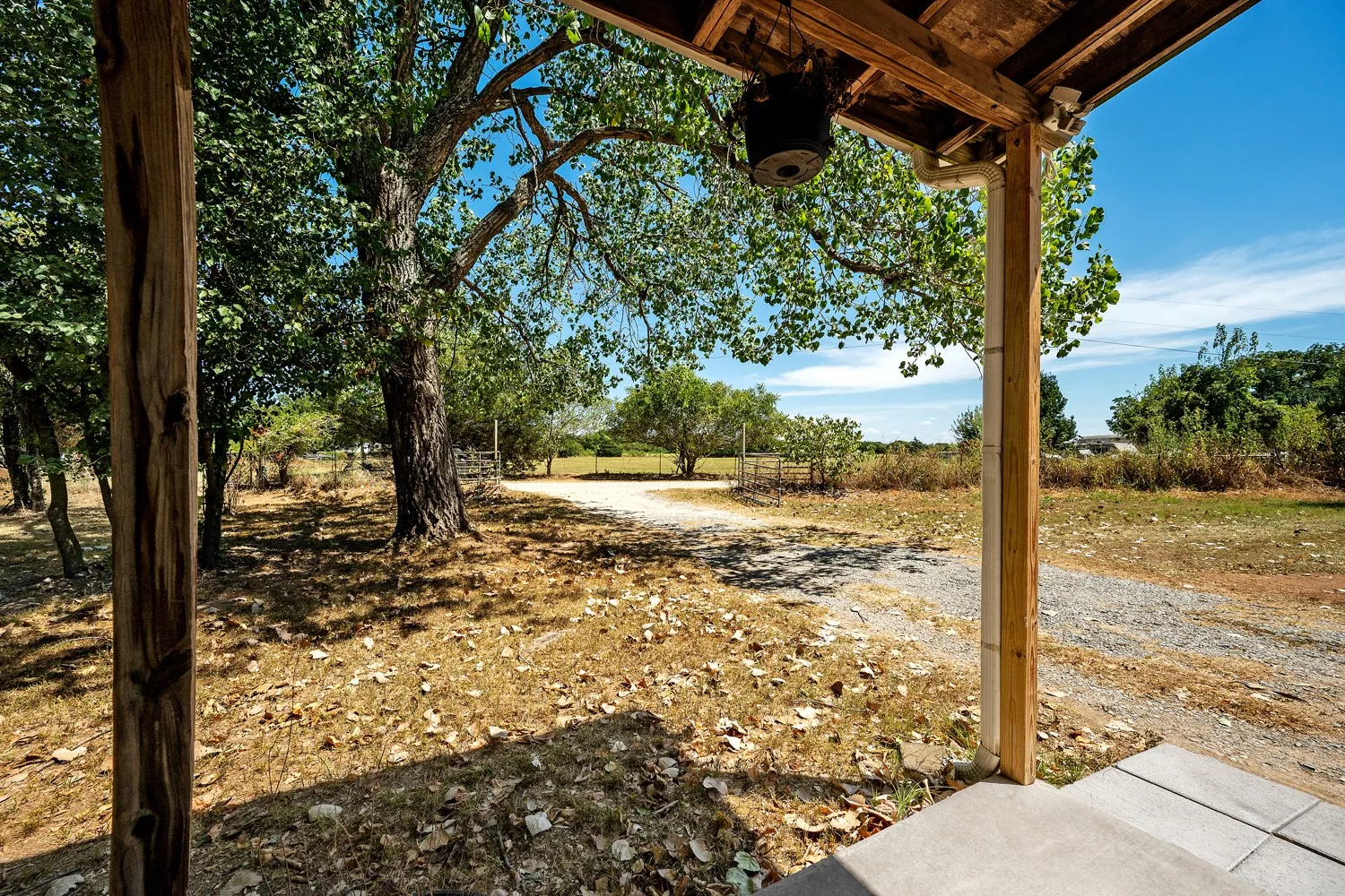 Single Family Residence For Sale in Grayson County , 267 Delphia Drive, Denison, Texas 75021, 2 Bedroom, 2 Bathroom, Garage spaces, 1,320 Sqft, built in 1992, mls#21386765, Real Estate Agent in Denison, Homes For Sale in Grayson county, Homes For Sale in Denison, Realtor in Denison Texas, Real Estate Brokerage Independent Realty Texas, Luminita Cordes Realtor