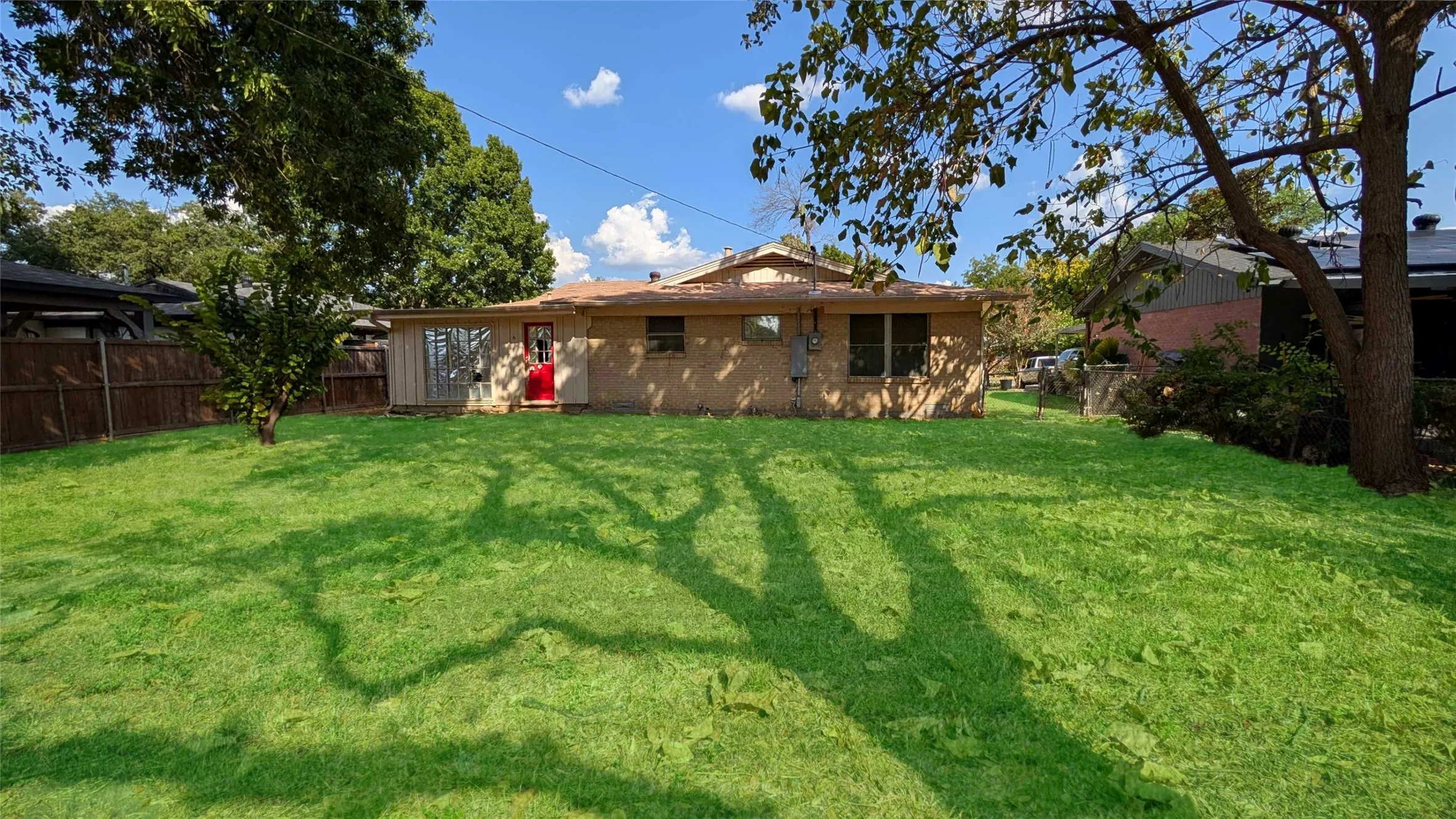 Single Family Residence For Sale in Dallas County , 3121 Old Orchard Road, Garland, Texas 75041, 3 Bedroom, 2 Bathroom, 1 Garage spaces, 1,445 Sqft, built in 1955, mls#21387012, Real Estate Agent in Garland, Homes For Sale in Dallas county, Homes For Sale in Garland, Realtor in Garland Texas, Real Estate Brokerage Independent Realty Texas, Luminita Cordes Realtor