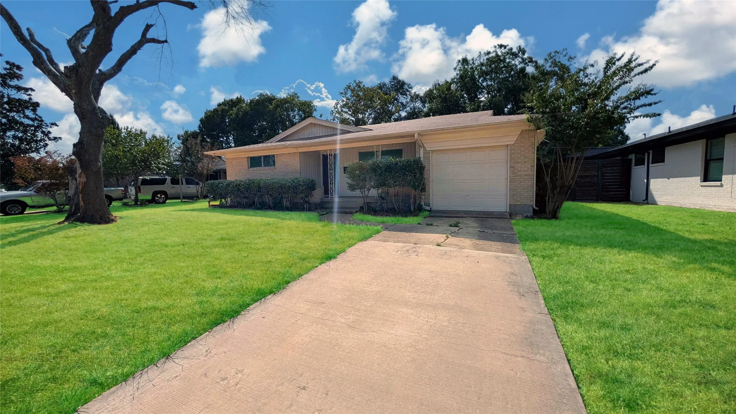 Single Family Residence For Sale in Dallas County , 3121 Old Orchard Road, Garland, Texas 75041, 3 Bedroom, 2 Bathroom, 1 Garage spaces, 1,445 Sqft, built in 1955, mls#21387012, Real Estate Agent in Garland, Homes For Sale in Dallas county, Homes For Sale in Garland, Realtor in Garland Texas, Real Estate Brokerage Independent Realty Texas, Luminita Cordes Realtor