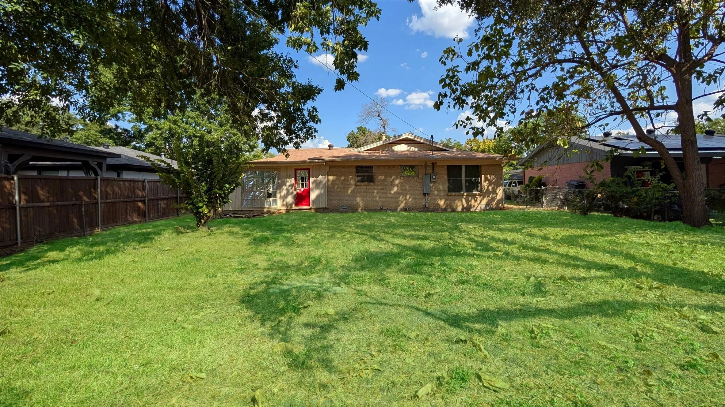 Single Family Residence For Sale in Dallas County , 3121 Old Orchard Road, Garland, Texas 75041, 3 Bedroom, 2 Bathroom, 1 Garage spaces, 1,445 Sqft, built in 1955, mls#21387012, Real Estate Agent in Garland, Homes For Sale in Dallas county, Homes For Sale in Garland, Realtor in Garland Texas, Real Estate Brokerage Independent Realty Texas, Luminita Cordes Realtor