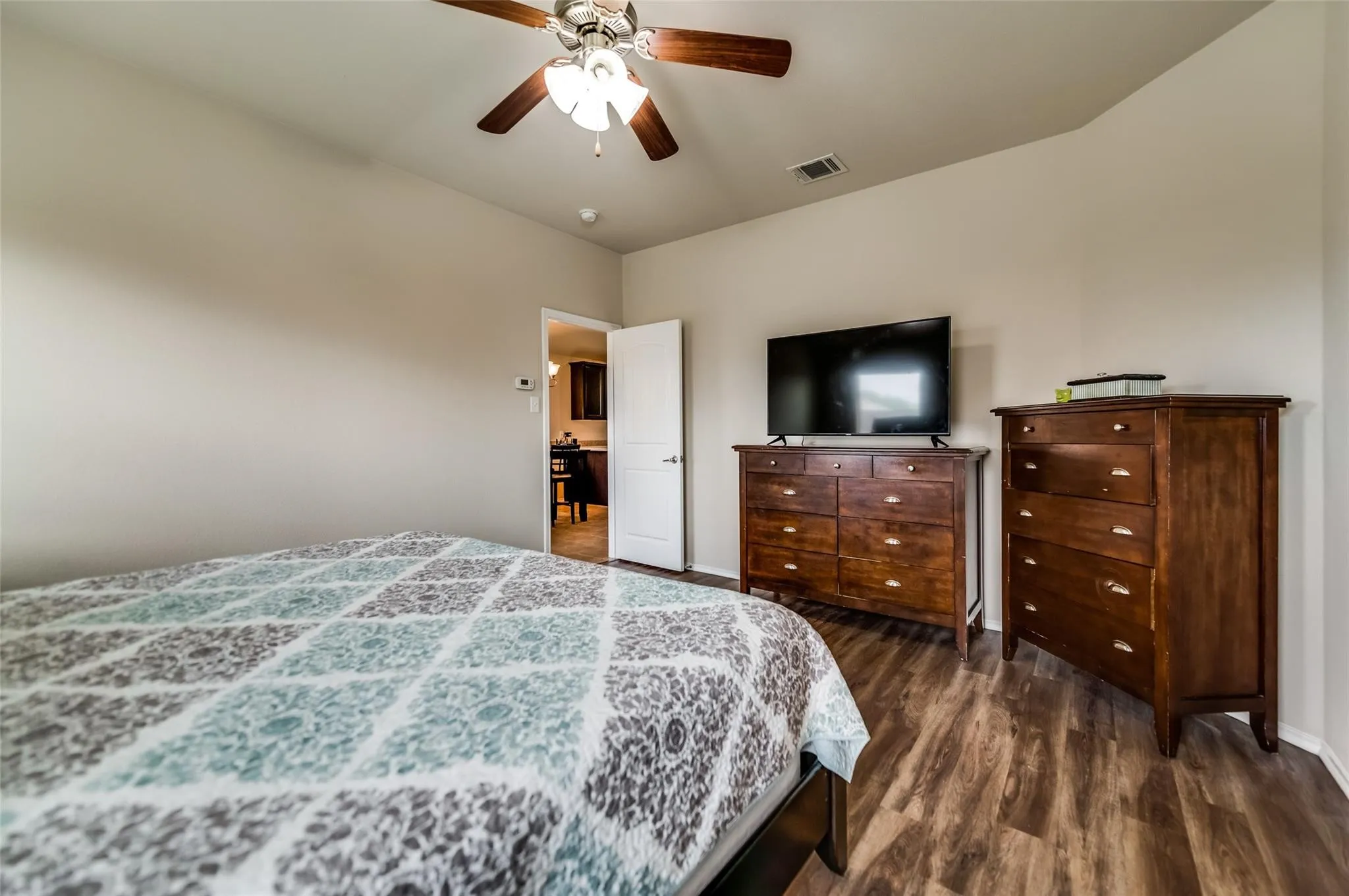 Single Family Residence For Rent in Grayson County , 1512 Syracuse Drive, Van Alstyne, Texas 75495, 3 Bedroom, 2 Bathroom, 2 Garage spaces, 1,544 Sqft, built in 2012, mls#21386205, Real Estate Agent in Van Alstyne, Homes For Rent in Grayson county, Homes For Rent in Van Alstyne, Realtor in Van Alstyne Texas, Real Estate Brokerage Independent Realty Texas, Luminita Cordes Realtor