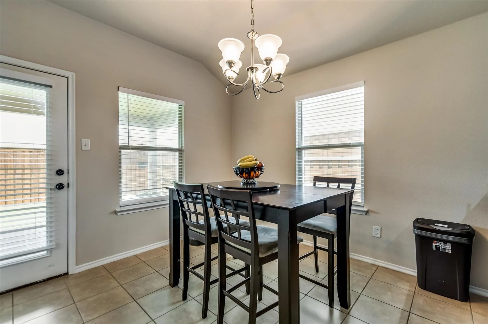 Single Family Residence For Rent in Grayson County , 1512 Syracuse Drive, Van Alstyne, Texas 75495, 3 Bedroom, 2 Bathroom, 2 Garage spaces, 1,544 Sqft, built in 2012, mls#21386205, Real Estate Agent in Van Alstyne, Homes For Rent in Grayson county, Homes For Rent in Van Alstyne, Realtor in Van Alstyne Texas, Real Estate Brokerage Independent Realty Texas, Luminita Cordes Realtor