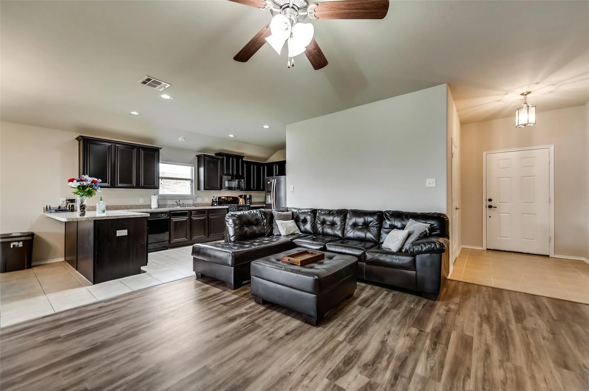 Single Family Residence For Rent in Grayson County , 1512 Syracuse Drive, Van Alstyne, Texas 75495, 3 Bedroom, 2 Bathroom, 2 Garage spaces, 1,544 Sqft, built in 2012, mls#21386205, Real Estate Agent in Van Alstyne, Homes For Rent in Grayson county, Homes For Rent in Van Alstyne, Realtor in Van Alstyne Texas, Real Estate Brokerage Independent Realty Texas, Luminita Cordes Realtor