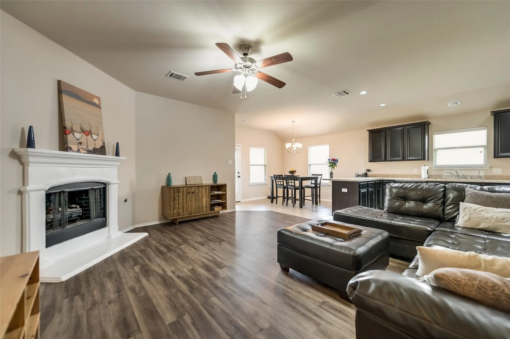 Single Family Residence For Rent in Grayson County , 1512 Syracuse Drive, Van Alstyne, Texas 75495, 3 Bedroom, 2 Bathroom, 2 Garage spaces, 1,544 Sqft, built in 2012, mls#21386205, Real Estate Agent in Van Alstyne, Homes For Rent in Grayson county, Homes For Rent in Van Alstyne, Realtor in Van Alstyne Texas, Real Estate Brokerage Independent Realty Texas, Luminita Cordes Realtor