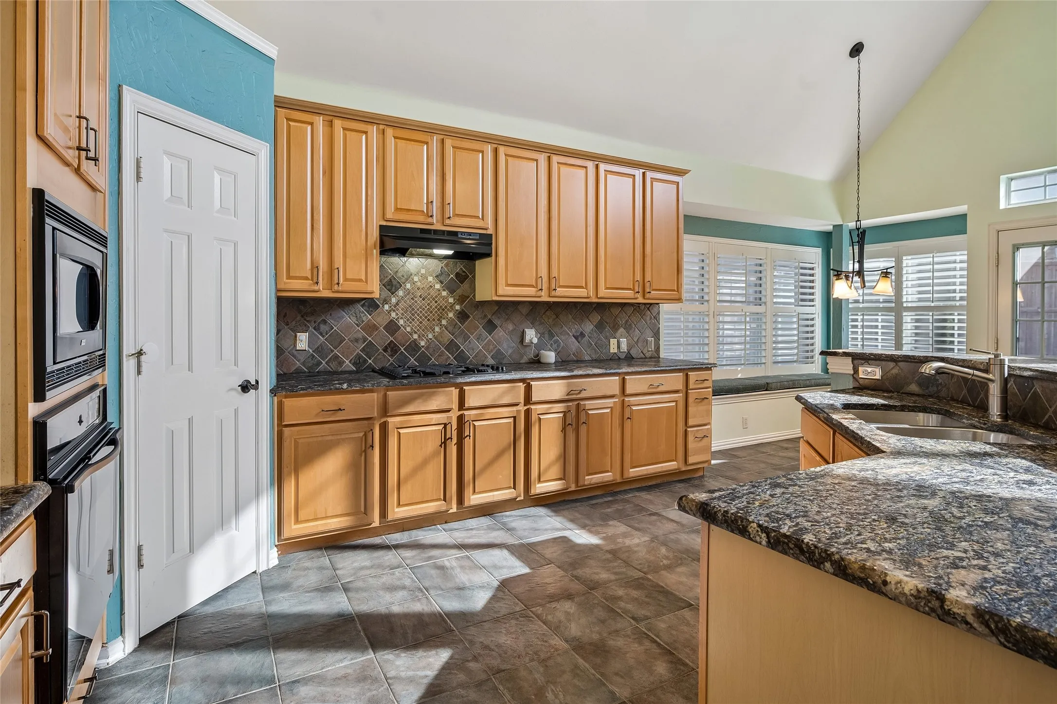 Single Family Residence For Sale in Dallas County , 125 Bricknell Lane, Coppell, Texas 75019, 4 Bedroom, 3 Bathroom, 2 Garage spaces, 2,656 Sqft, built in 1998, mls#21384458, Real Estate Agent in Coppell, Homes For Sale in Dallas county, Homes For Sale in Coppell, Realtor in Coppell Texas, Real Estate Brokerage Independent Realty Texas, Luminita Cordes Realtor
