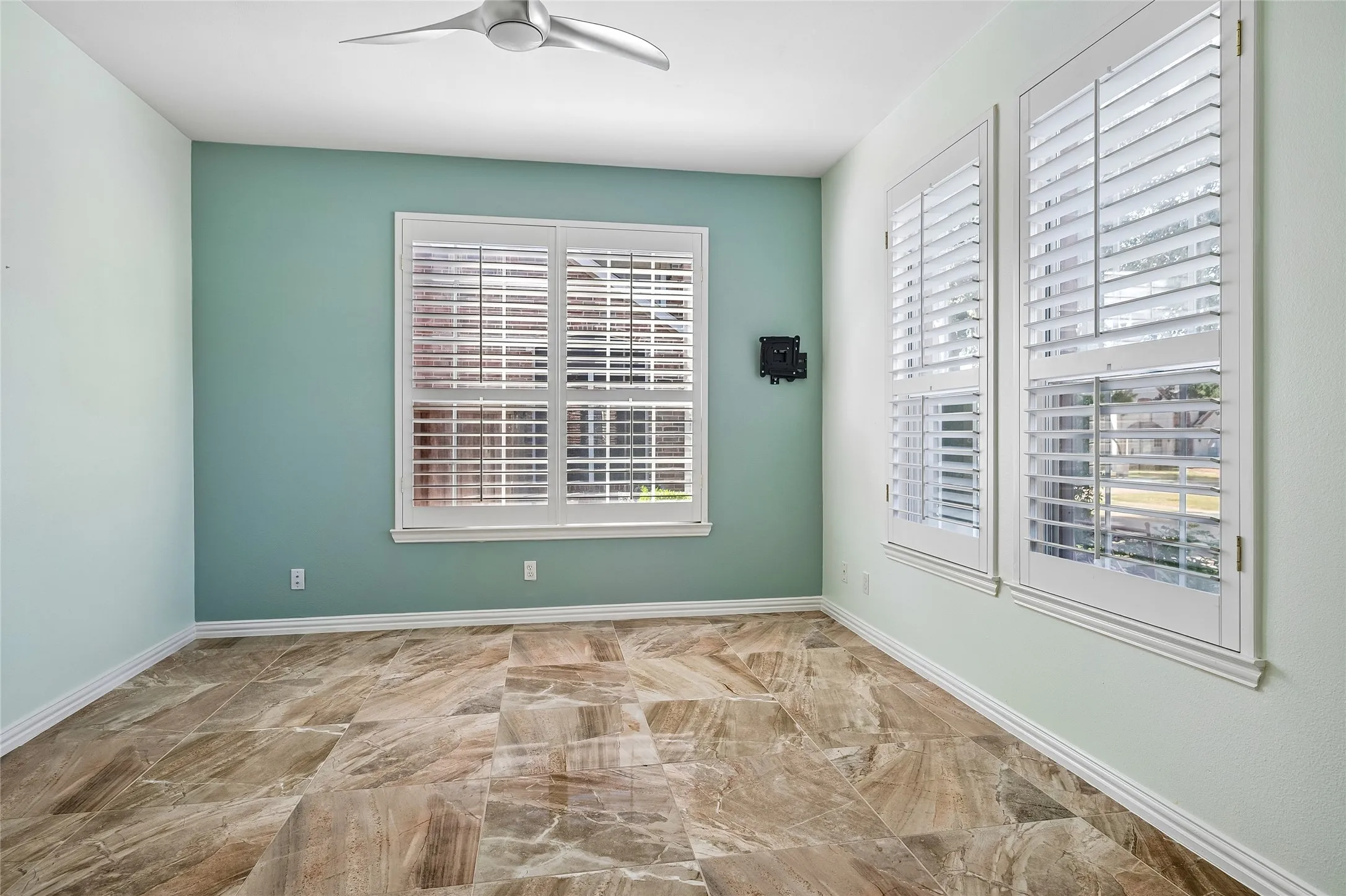 Single Family Residence For Sale in Dallas County , 125 Bricknell Lane, Coppell, Texas 75019, 4 Bedroom, 3 Bathroom, 2 Garage spaces, 2,656 Sqft, built in 1998, mls#21384458, Real Estate Agent in Coppell, Homes For Sale in Dallas county, Homes For Sale in Coppell, Realtor in Coppell Texas, Real Estate Brokerage Independent Realty Texas, Luminita Cordes Realtor