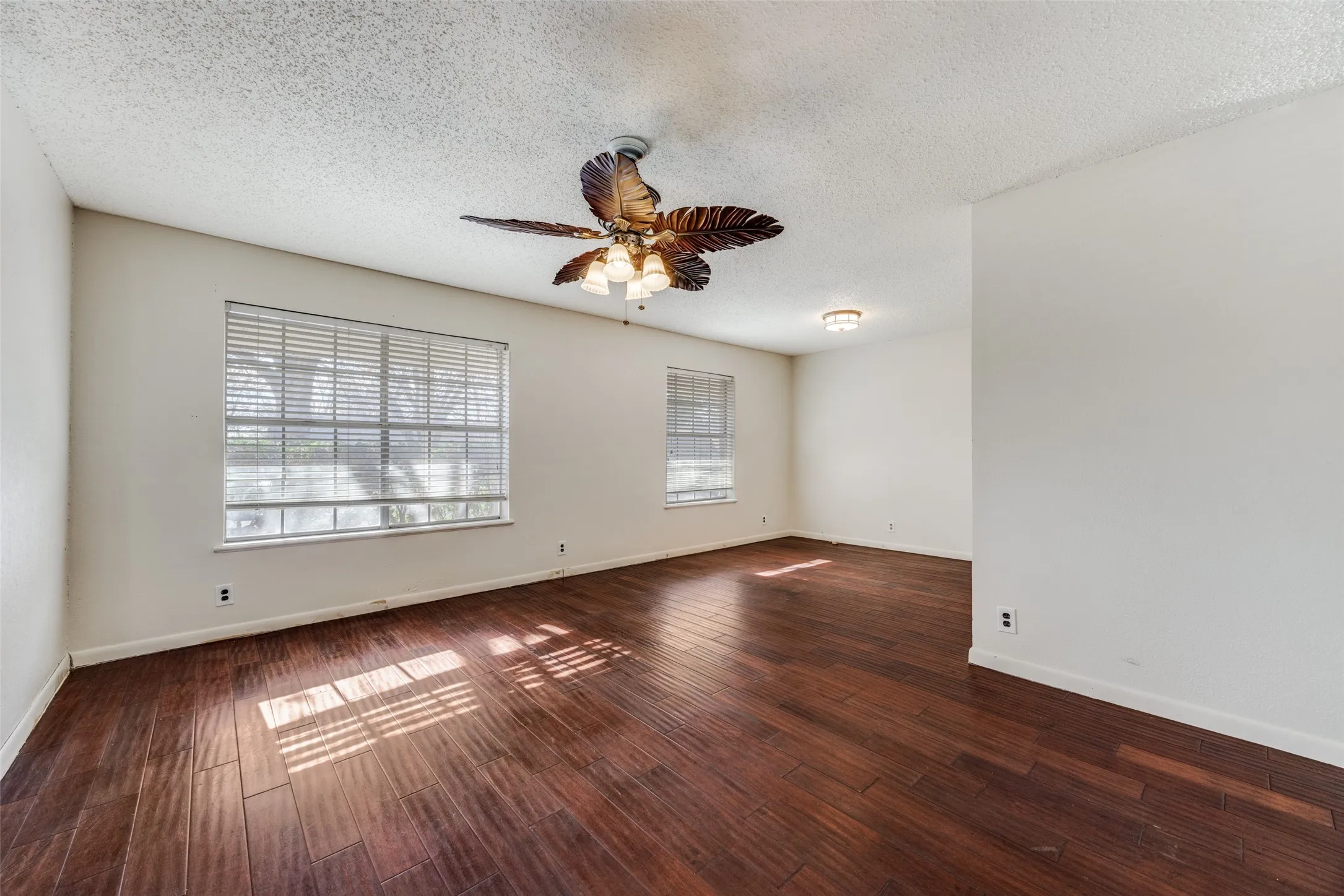 Formal living & dining areas off entry