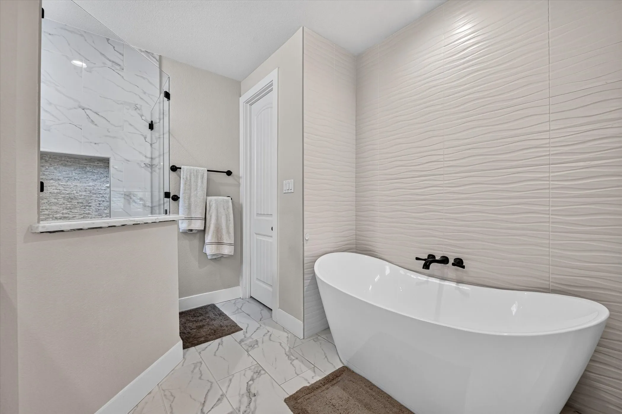 Single Family Residence For Rent in Parker County , 1213 Crown Valley Drive, Weatherford, Texas 76087, 3 Bedroom, 3 Bathroom, 3 Garage spaces, 3,488 Sqft, built in 2020, mls#21387152, Real Estate Agent in Weatherford, Homes For Rent in Parker county, Homes For Rent in Weatherford, Realtor in Weatherford Texas, Real Estate Brokerage Independent Realty Texas, Luminita Cordes Realtor