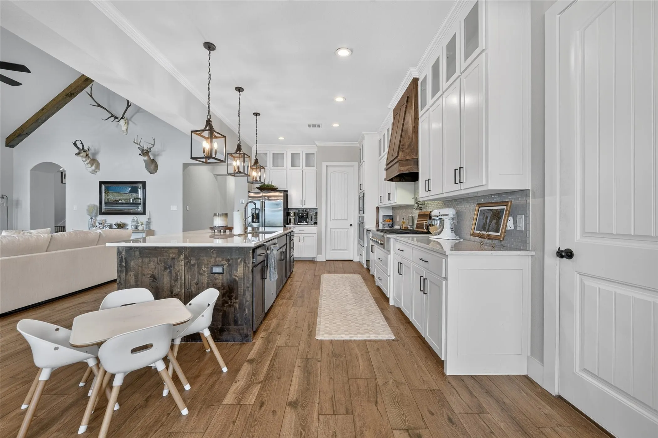 Single Family Residence For Rent in Parker County , 1213 Crown Valley Drive, Weatherford, Texas 76087, 3 Bedroom, 3 Bathroom, 3 Garage spaces, 3,488 Sqft, built in 2020, mls#21387152, Real Estate Agent in Weatherford, Homes For Rent in Parker county, Homes For Rent in Weatherford, Realtor in Weatherford Texas, Real Estate Brokerage Independent Realty Texas, Luminita Cordes Realtor