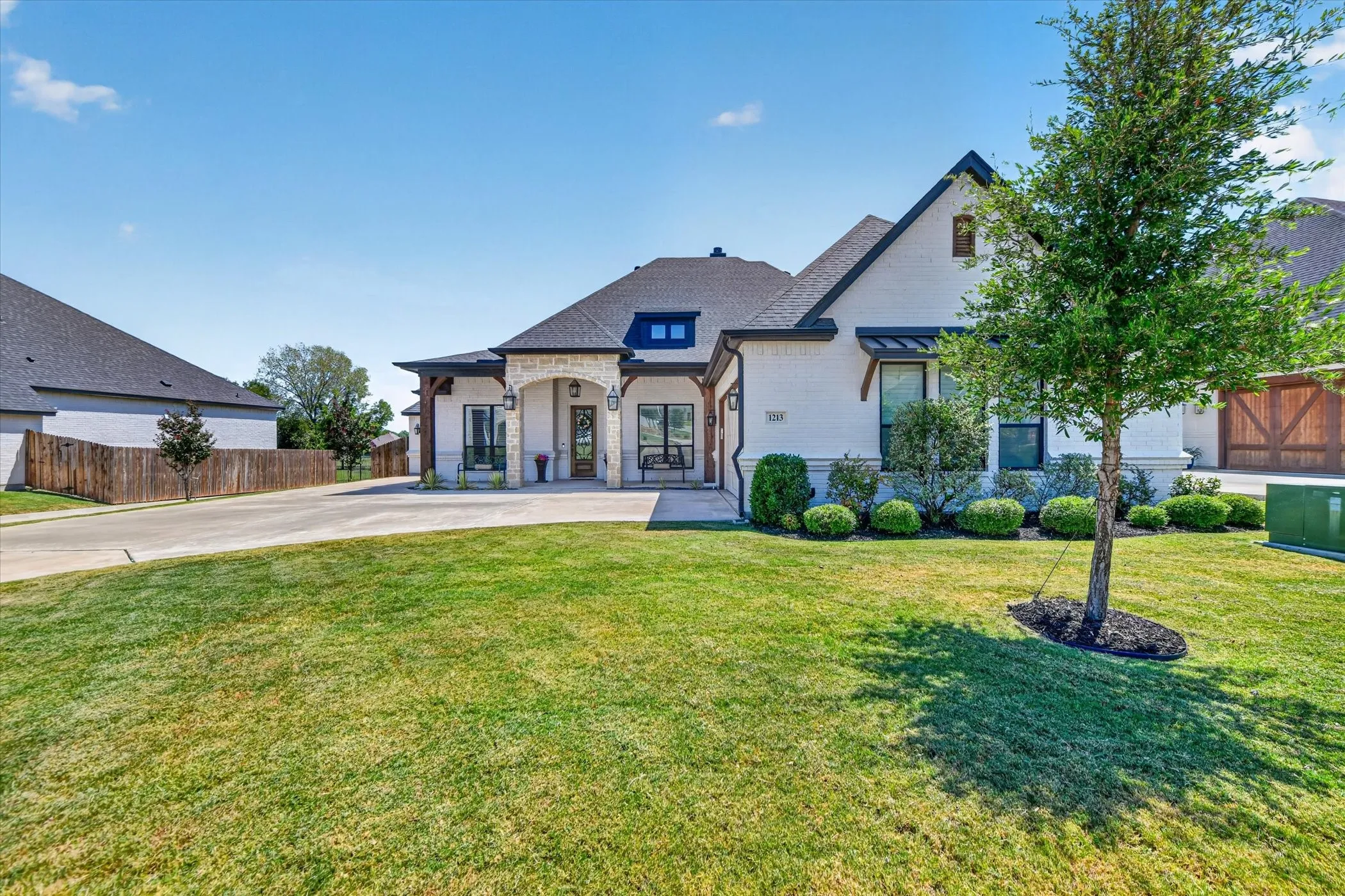 Single Family Residence For Rent in Parker County , 1213 Crown Valley Drive, Weatherford, Texas 76087, 3 Bedroom, 3 Bathroom, 3 Garage spaces, 3,488 Sqft, built in 2020, mls#21387152, Real Estate Agent in Weatherford, Homes For Rent in Parker county, Homes For Rent in Weatherford, Realtor in Weatherford Texas, Real Estate Brokerage Independent Realty Texas, Luminita Cordes Realtor