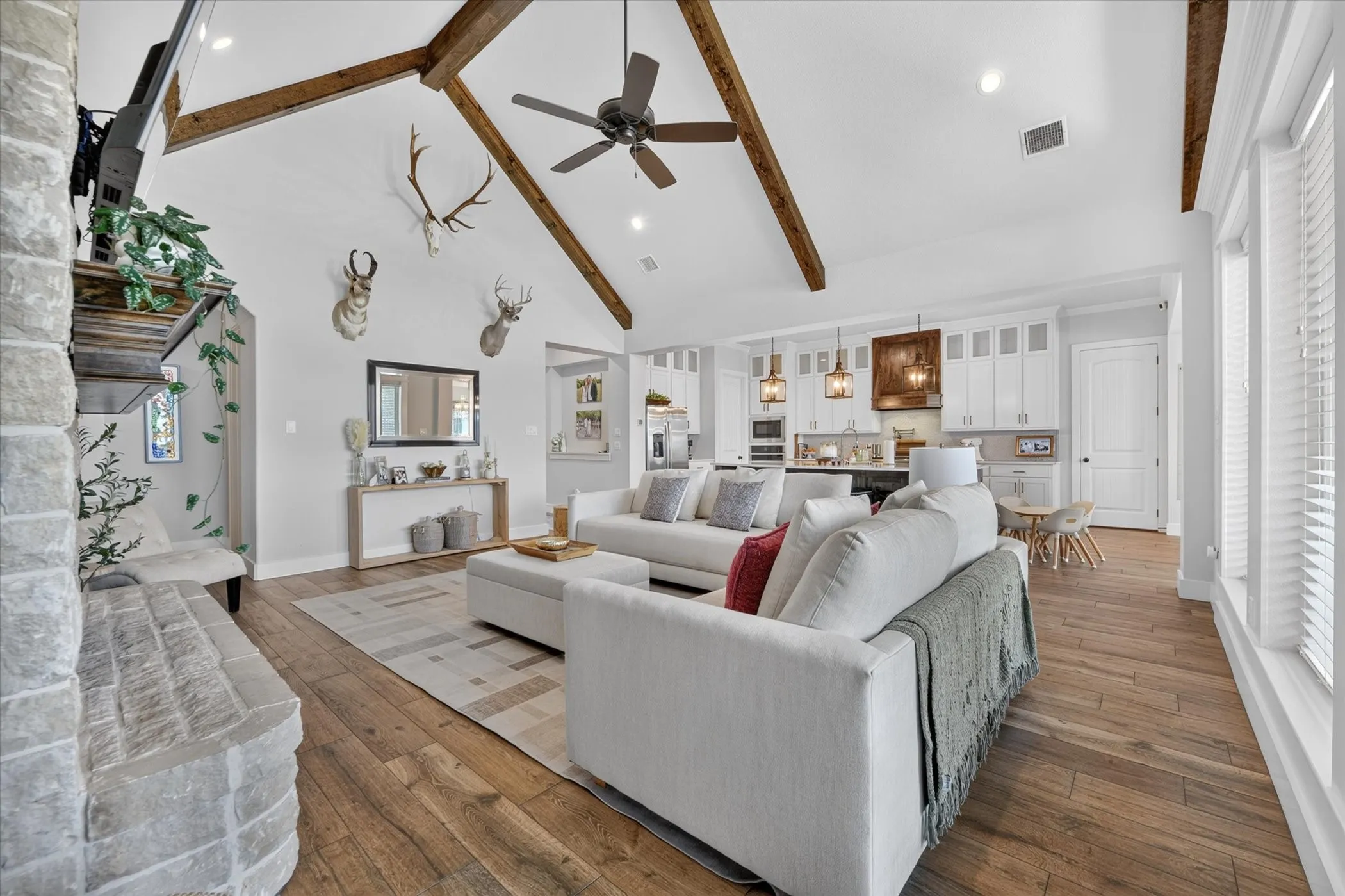 Single Family Residence For Rent in Parker County , 1213 Crown Valley Drive, Weatherford, Texas 76087, 3 Bedroom, 3 Bathroom, 3 Garage spaces, 3,488 Sqft, built in 2020, mls#21387152, Real Estate Agent in Weatherford, Homes For Rent in Parker county, Homes For Rent in Weatherford, Realtor in Weatherford Texas, Real Estate Brokerage Independent Realty Texas, Luminita Cordes Realtor