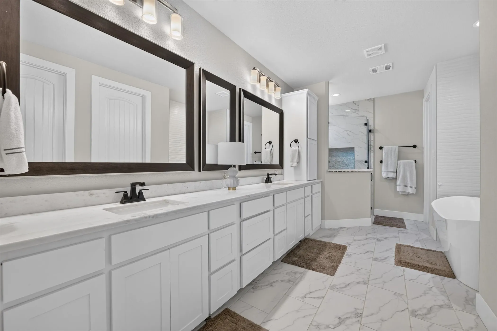 Single Family Residence For Rent in Parker County , 1213 Crown Valley Drive, Weatherford, Texas 76087, 3 Bedroom, 3 Bathroom, 3 Garage spaces, 3,488 Sqft, built in 2020, mls#21387152, Real Estate Agent in Weatherford, Homes For Rent in Parker county, Homes For Rent in Weatherford, Realtor in Weatherford Texas, Real Estate Brokerage Independent Realty Texas, Luminita Cordes Realtor