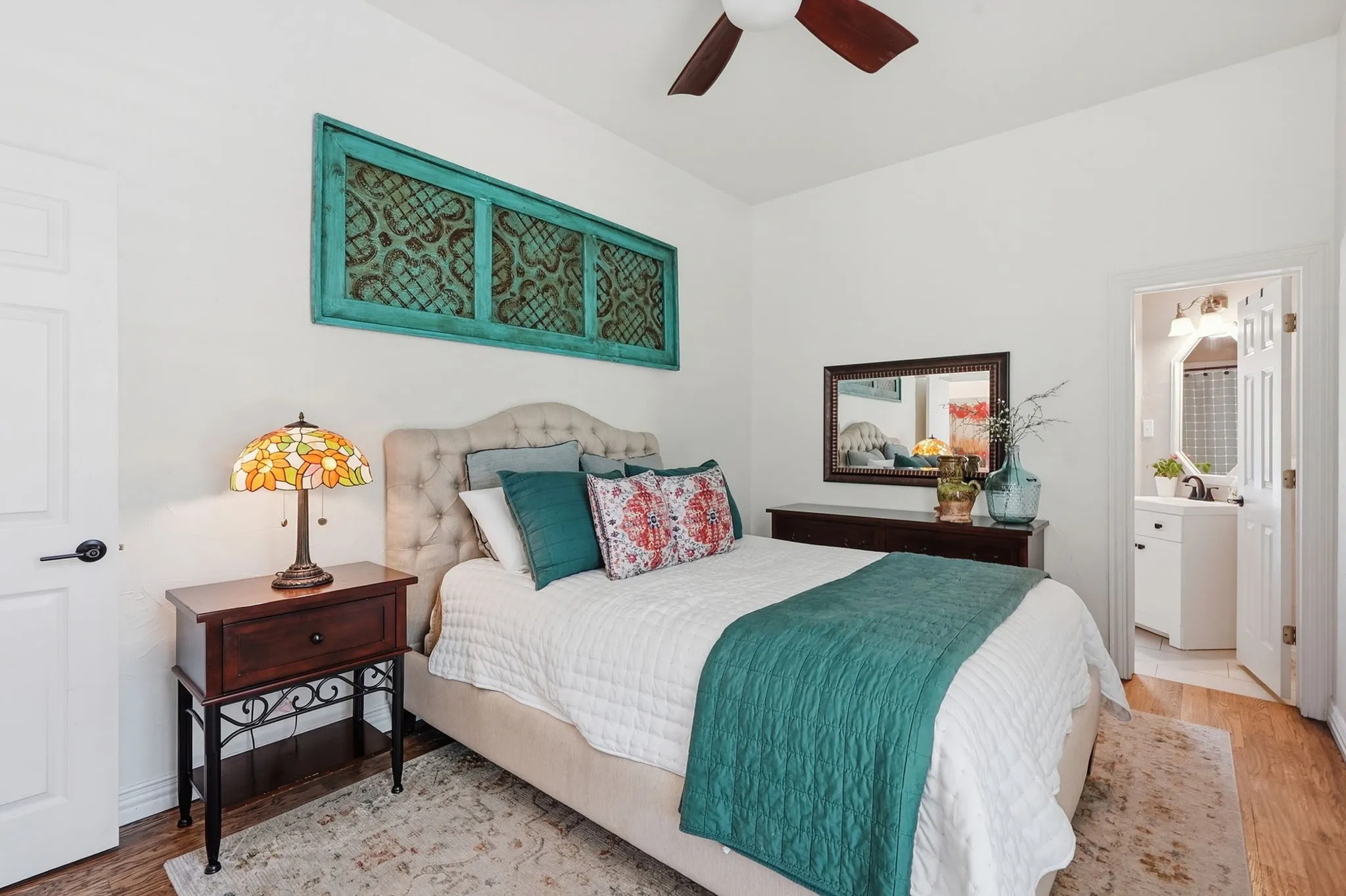 Single Family Residence For Sale in Tarrant County , 402 Southridge Lakes Parkway, Southlake, Texas 76092, 4 Bedroom, 3 Bathroom, 3 Garage spaces, 3,089 Sqft, built in 1993, mls#21381941, Real Estate Agent in Southlake, Homes For Sale in Tarrant county, Homes For Sale in Southlake, Realtor in Southlake Texas, Real Estate Brokerage Independent Realty Texas, Luminita Cordes Realtor