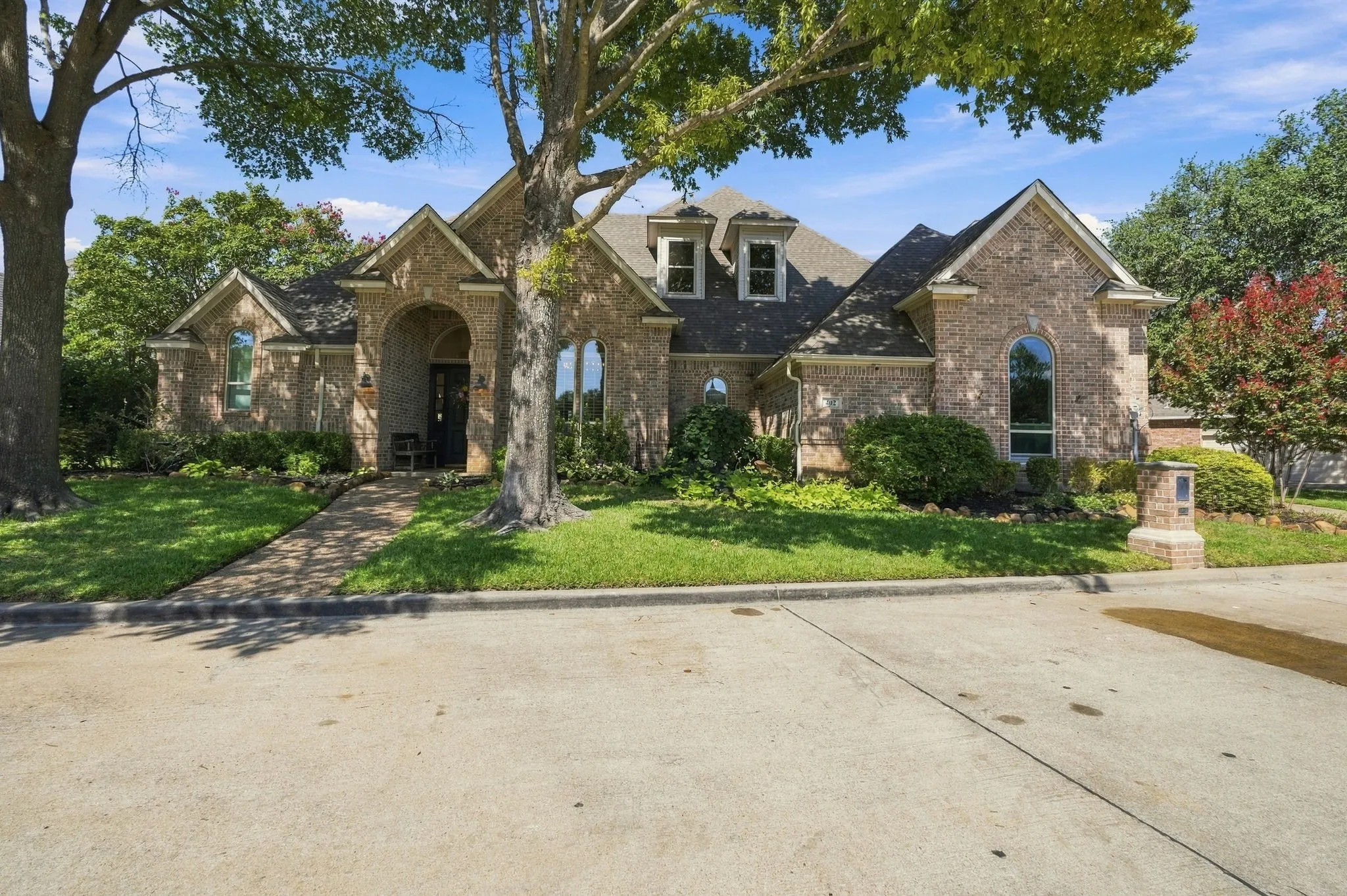 Single Family Residence For Sale in Tarrant County , 402 Southridge Lakes Parkway, Southlake, Texas 76092, 4 Bedroom, 3 Bathroom, 3 Garage spaces, 3,089 Sqft, built in 1993, mls#21381941, Real Estate Agent in Southlake, Homes For Sale in Tarrant county, Homes For Sale in Southlake, Realtor in Southlake Texas, Real Estate Brokerage Independent Realty Texas, Luminita Cordes Realtor