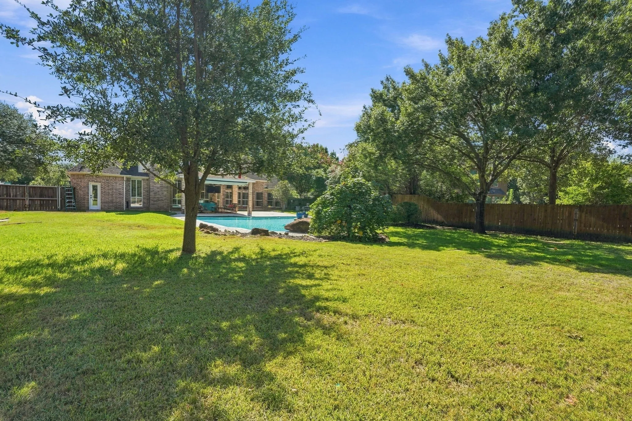 Single Family Residence For Sale in Tarrant County , 402 Southridge Lakes Parkway, Southlake, Texas 76092, 4 Bedroom, 3 Bathroom, 3 Garage spaces, 3,089 Sqft, built in 1993, mls#21381941, Real Estate Agent in Southlake, Homes For Sale in Tarrant county, Homes For Sale in Southlake, Realtor in Southlake Texas, Real Estate Brokerage Independent Realty Texas, Luminita Cordes Realtor