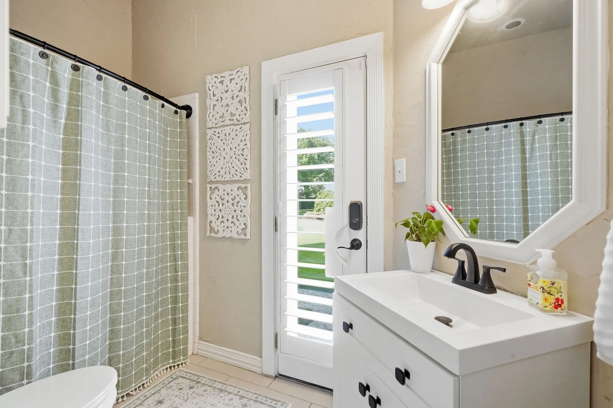 Single Family Residence For Sale in Tarrant County , 402 Southridge Lakes Parkway, Southlake, Texas 76092, 4 Bedroom, 3 Bathroom, 3 Garage spaces, 3,089 Sqft, built in 1993, mls#21381941, Real Estate Agent in Southlake, Homes For Sale in Tarrant county, Homes For Sale in Southlake, Realtor in Southlake Texas, Real Estate Brokerage Independent Realty Texas, Luminita Cordes Realtor