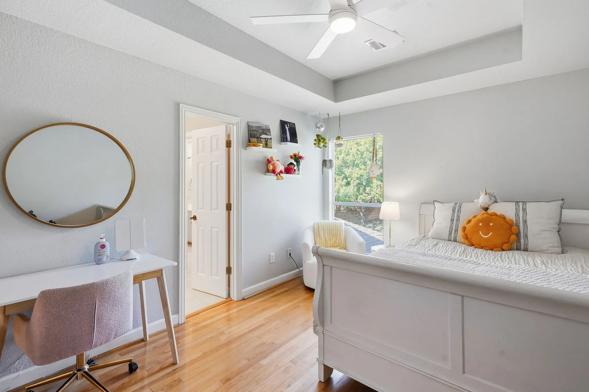Single Family Residence For Sale in Tarrant County , 402 Southridge Lakes Parkway, Southlake, Texas 76092, 4 Bedroom, 3 Bathroom, 3 Garage spaces, 3,089 Sqft, built in 1993, mls#21381941, Real Estate Agent in Southlake, Homes For Sale in Tarrant county, Homes For Sale in Southlake, Realtor in Southlake Texas, Real Estate Brokerage Independent Realty Texas, Luminita Cordes Realtor