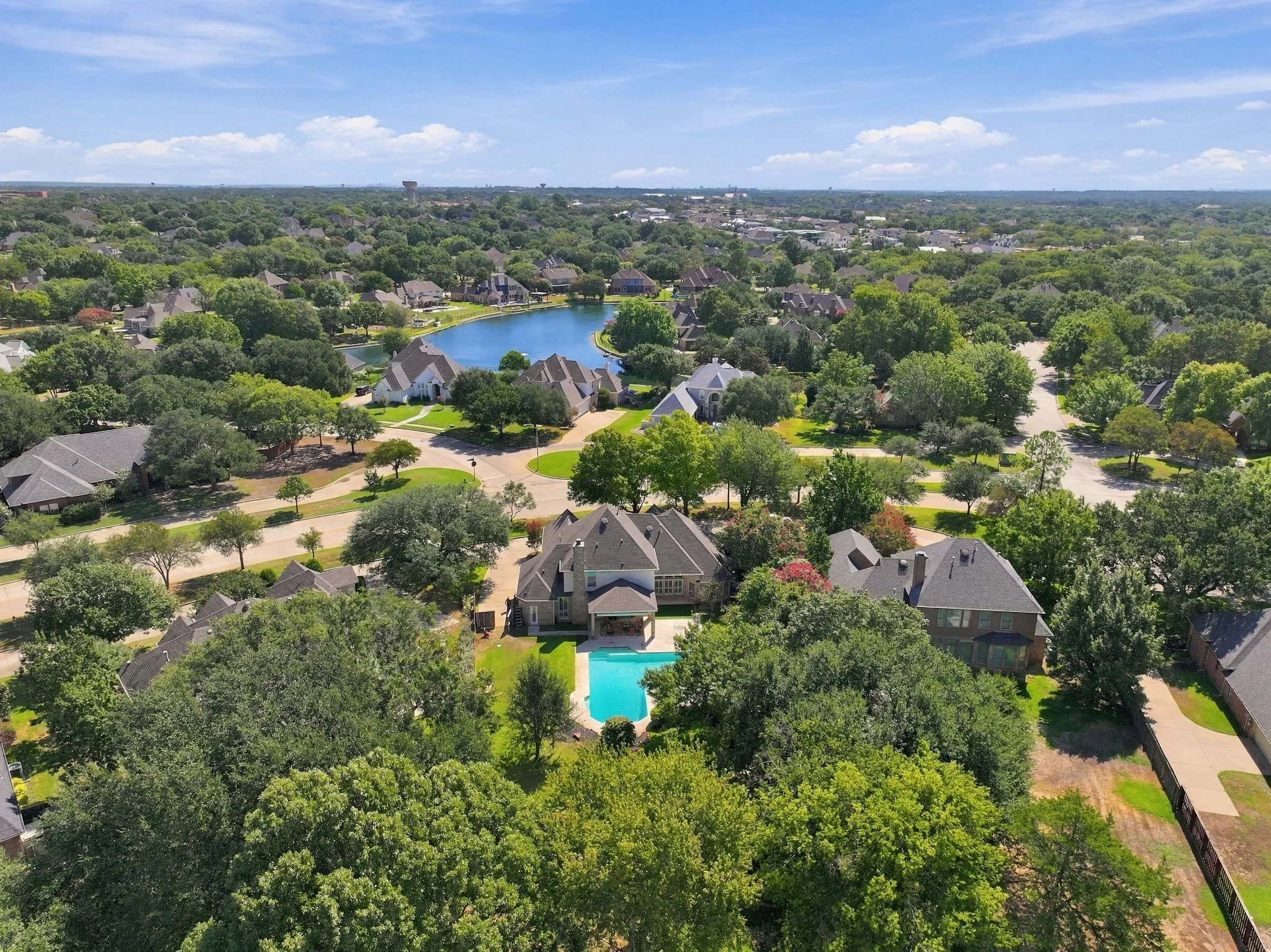 Single Family Residence For Sale in Tarrant County , 402 Southridge Lakes Parkway, Southlake, Texas 76092, 4 Bedroom, 3 Bathroom, 3 Garage spaces, 3,089 Sqft, built in 1993, mls#21381941, Real Estate Agent in Southlake, Homes For Sale in Tarrant county, Homes For Sale in Southlake, Realtor in Southlake Texas, Real Estate Brokerage Independent Realty Texas, Luminita Cordes Realtor