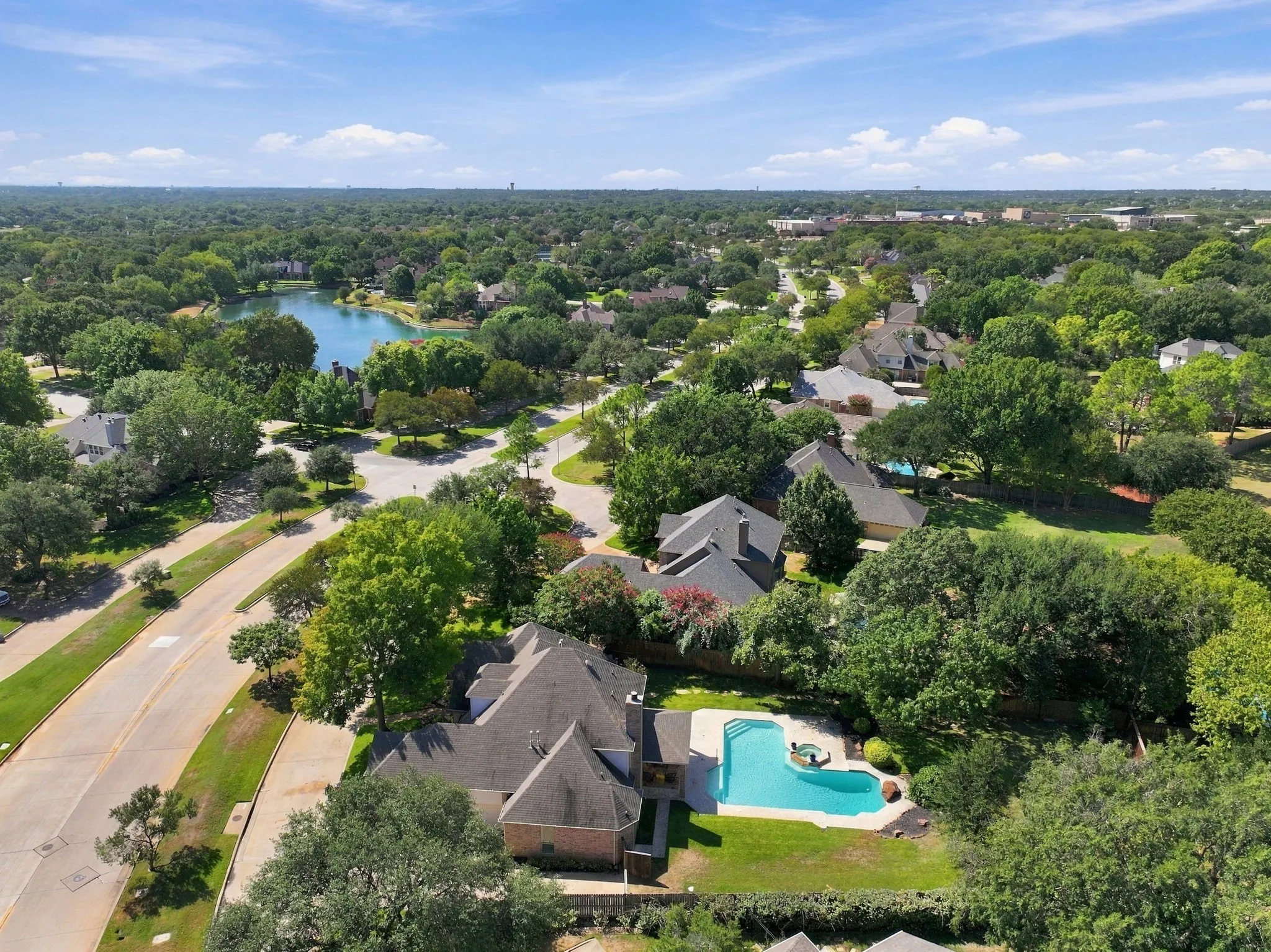 Single Family Residence For Sale in Tarrant County , 402 Southridge Lakes Parkway, Southlake, Texas 76092, 4 Bedroom, 3 Bathroom, 3 Garage spaces, 3,089 Sqft, built in 1993, mls#21381941, Real Estate Agent in Southlake, Homes For Sale in Tarrant county, Homes For Sale in Southlake, Realtor in Southlake Texas, Real Estate Brokerage Independent Realty Texas, Luminita Cordes Realtor