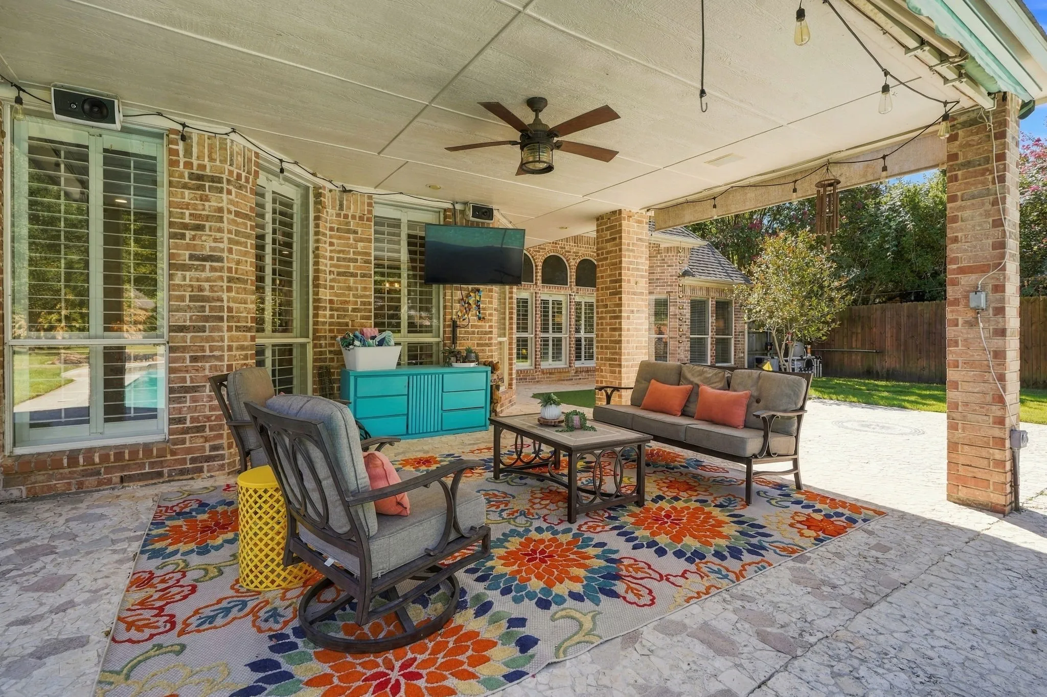 Single Family Residence For Sale in Tarrant County , 402 Southridge Lakes Parkway, Southlake, Texas 76092, 4 Bedroom, 3 Bathroom, 3 Garage spaces, 3,089 Sqft, built in 1993, mls#21381941, Real Estate Agent in Southlake, Homes For Sale in Tarrant county, Homes For Sale in Southlake, Realtor in Southlake Texas, Real Estate Brokerage Independent Realty Texas, Luminita Cordes Realtor