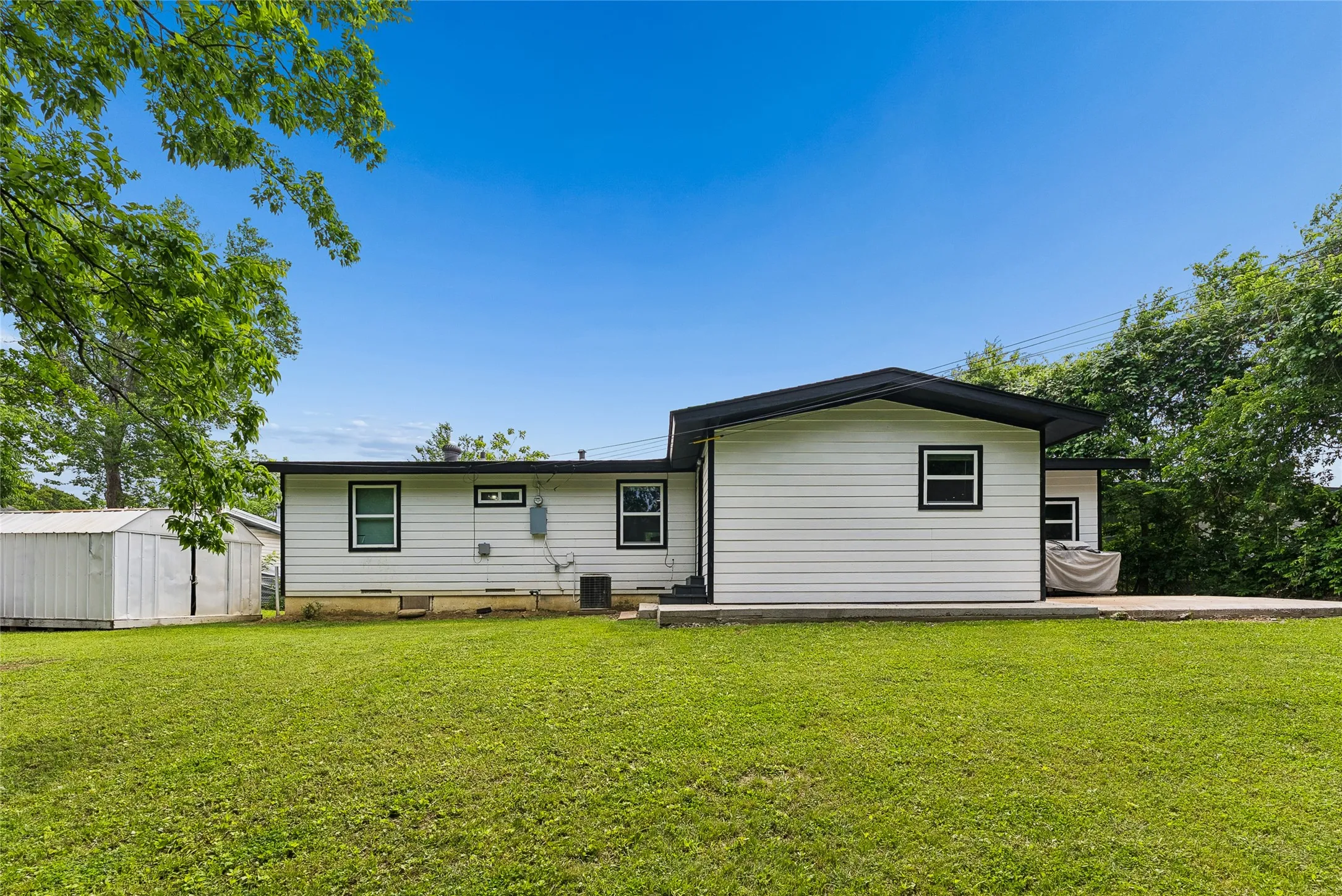 Single Family Residence For Rent in Dallas County , 1106 E Strong Parkway, Grand Prairie, Texas 75050, 4 Bedroom, 2 Bathroom, 1 Garage spaces, 1,544 Sqft, built in 1953, mls#21387154, Real Estate Agent in Grand Prairie, Homes For Rent in Dallas county, Homes For Rent in Grand Prairie, Realtor in Grand Prairie Texas, Real Estate Brokerage Independent Realty Texas, Luminita Cordes Realtor