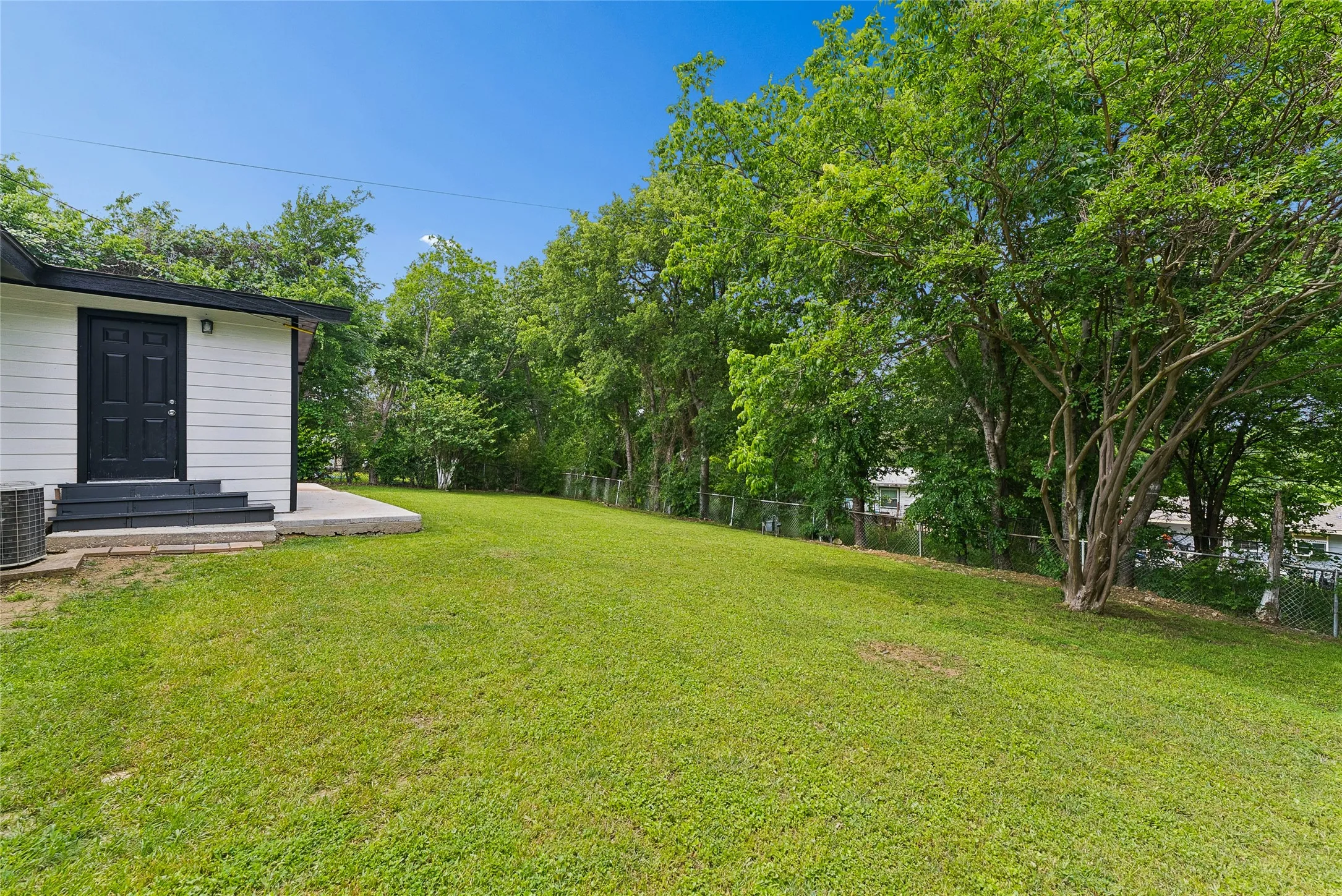 Single Family Residence For Rent in Dallas County , 1106 E Strong Parkway, Grand Prairie, Texas 75050, 4 Bedroom, 2 Bathroom, 1 Garage spaces, 1,544 Sqft, built in 1953, mls#21387154, Real Estate Agent in Grand Prairie, Homes For Rent in Dallas county, Homes For Rent in Grand Prairie, Realtor in Grand Prairie Texas, Real Estate Brokerage Independent Realty Texas, Luminita Cordes Realtor
