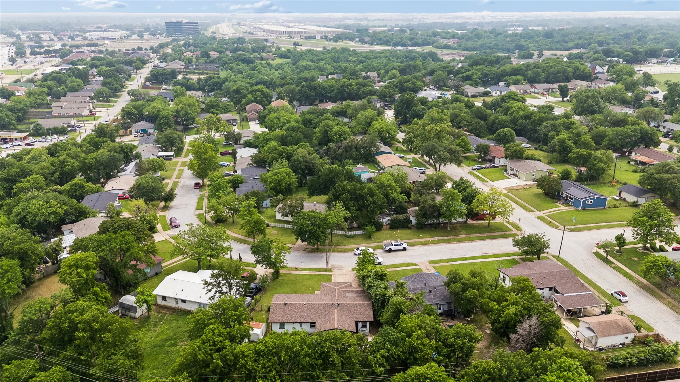 Single Family Residence For Rent in Dallas County , 1106 E Strong Parkway, Grand Prairie, Texas 75050, 4 Bedroom, 2 Bathroom, 1 Garage spaces, 1,544 Sqft, built in 1953, mls#21387154, Real Estate Agent in Grand Prairie, Homes For Rent in Dallas county, Homes For Rent in Grand Prairie, Realtor in Grand Prairie Texas, Real Estate Brokerage Independent Realty Texas, Luminita Cordes Realtor