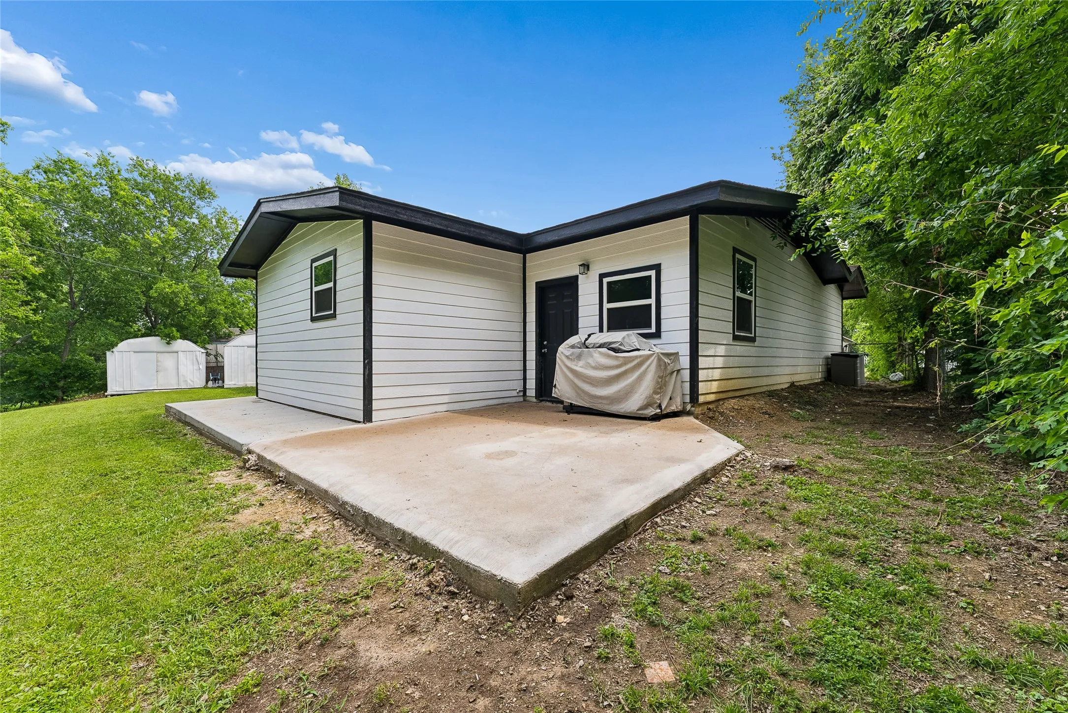 Single Family Residence For Rent in Dallas County , 1106 E Strong Parkway, Grand Prairie, Texas 75050, 4 Bedroom, 2 Bathroom, 1 Garage spaces, 1,544 Sqft, built in 1953, mls#21387154, Real Estate Agent in Grand Prairie, Homes For Rent in Dallas county, Homes For Rent in Grand Prairie, Realtor in Grand Prairie Texas, Real Estate Brokerage Independent Realty Texas, Luminita Cordes Realtor