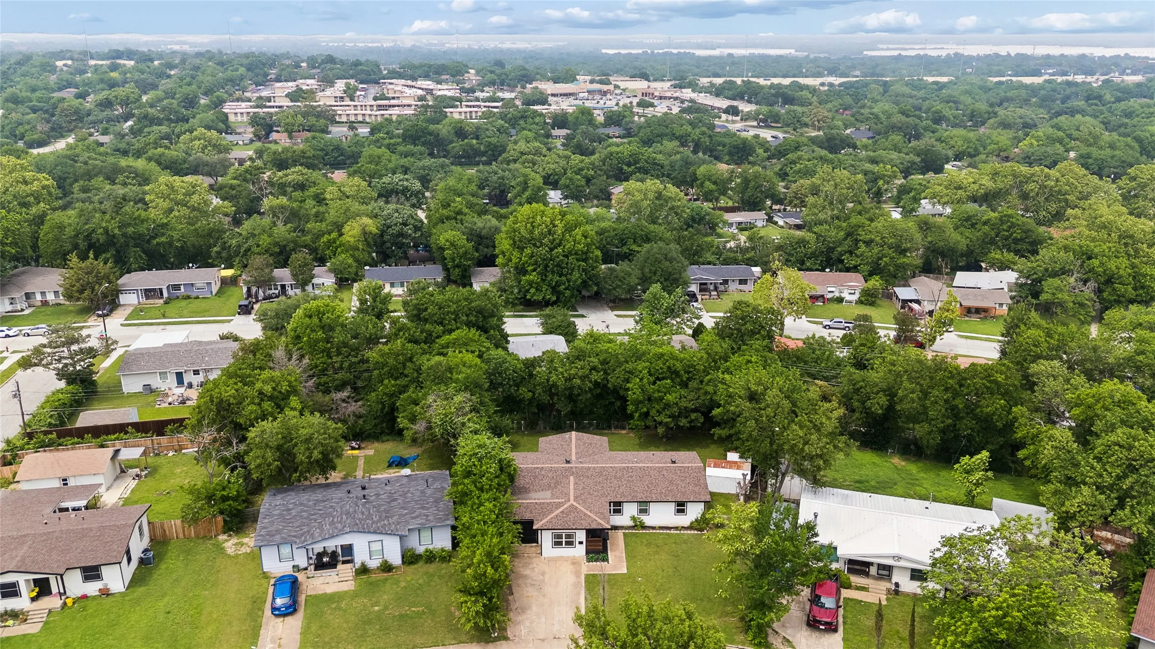 Single Family Residence For Rent in Dallas County , 1106 E Strong Parkway, Grand Prairie, Texas 75050, 4 Bedroom, 2 Bathroom, 1 Garage spaces, 1,544 Sqft, built in 1953, mls#21387154, Real Estate Agent in Grand Prairie, Homes For Rent in Dallas county, Homes For Rent in Grand Prairie, Realtor in Grand Prairie Texas, Real Estate Brokerage Independent Realty Texas, Luminita Cordes Realtor