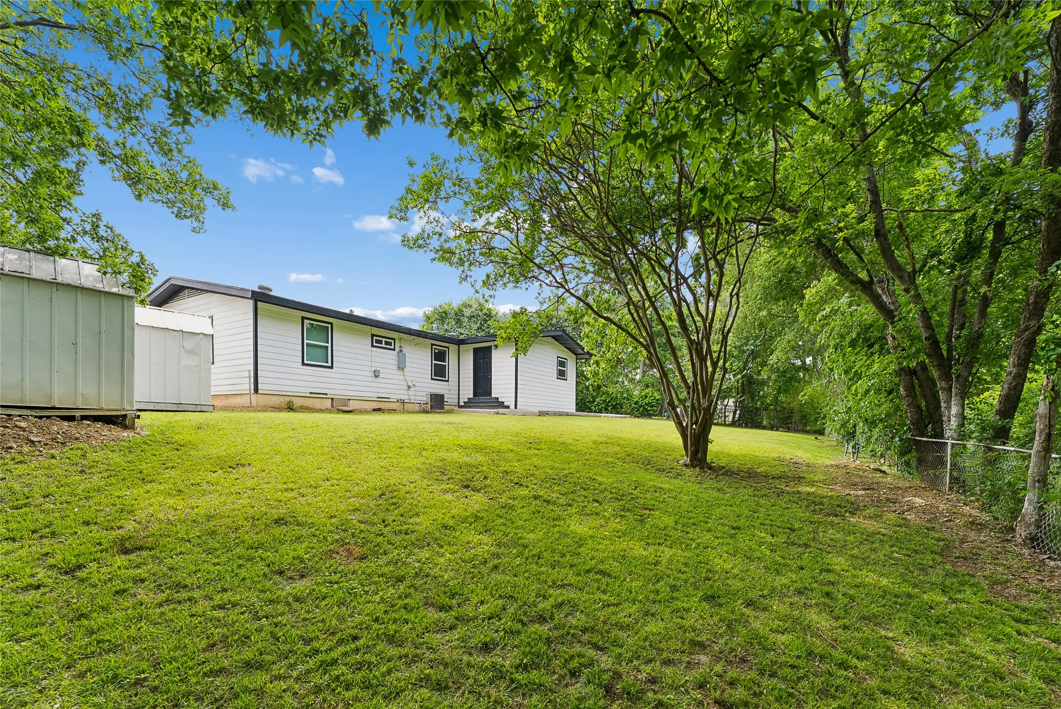 Single Family Residence For Rent in Dallas County , 1106 E Strong Parkway, Grand Prairie, Texas 75050, 4 Bedroom, 2 Bathroom, 1 Garage spaces, 1,544 Sqft, built in 1953, mls#21387154, Real Estate Agent in Grand Prairie, Homes For Rent in Dallas county, Homes For Rent in Grand Prairie, Realtor in Grand Prairie Texas, Real Estate Brokerage Independent Realty Texas, Luminita Cordes Realtor