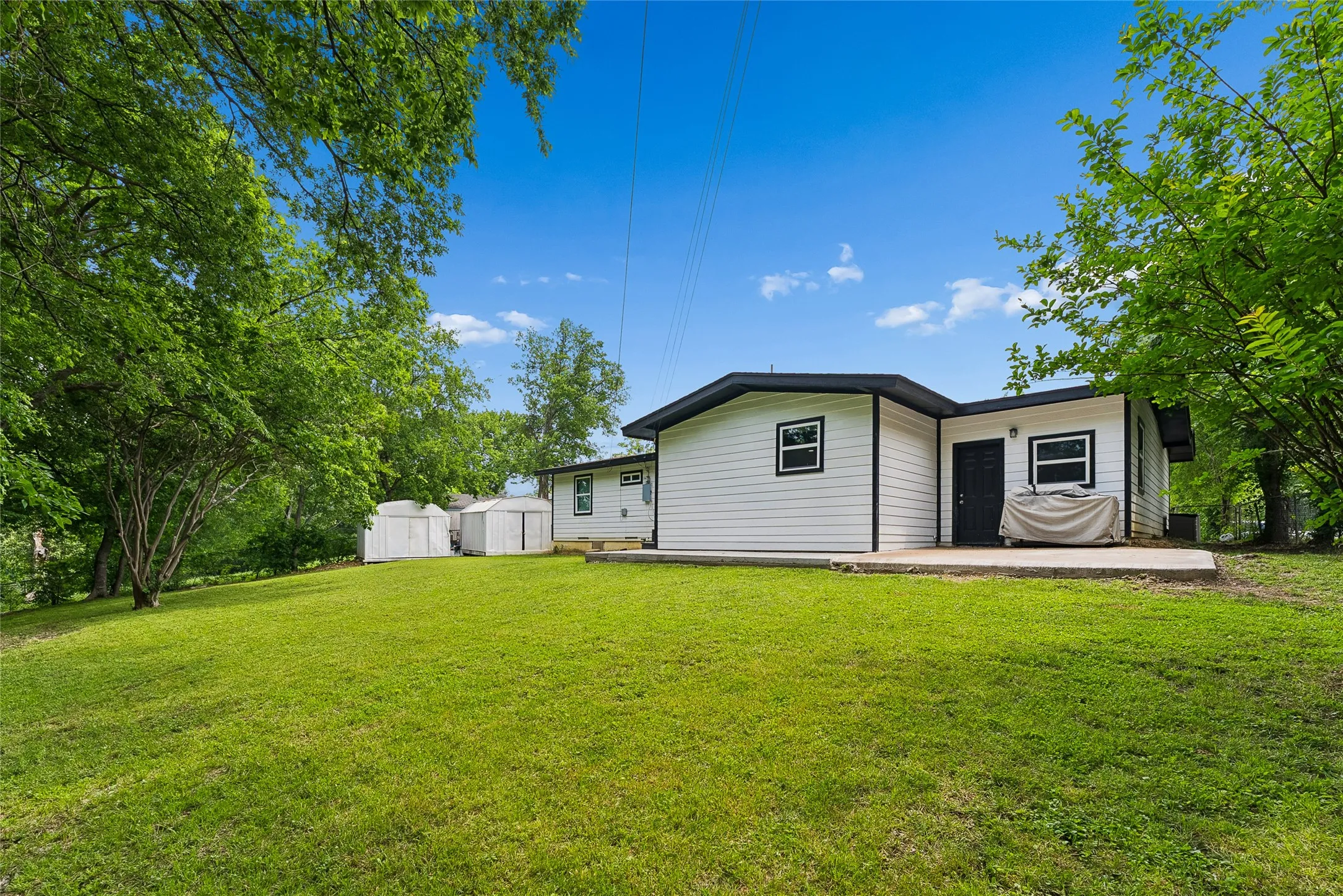 Single Family Residence For Rent in Dallas County , 1106 E Strong Parkway, Grand Prairie, Texas 75050, 4 Bedroom, 2 Bathroom, 1 Garage spaces, 1,544 Sqft, built in 1953, mls#21387154, Real Estate Agent in Grand Prairie, Homes For Rent in Dallas county, Homes For Rent in Grand Prairie, Realtor in Grand Prairie Texas, Real Estate Brokerage Independent Realty Texas, Luminita Cordes Realtor