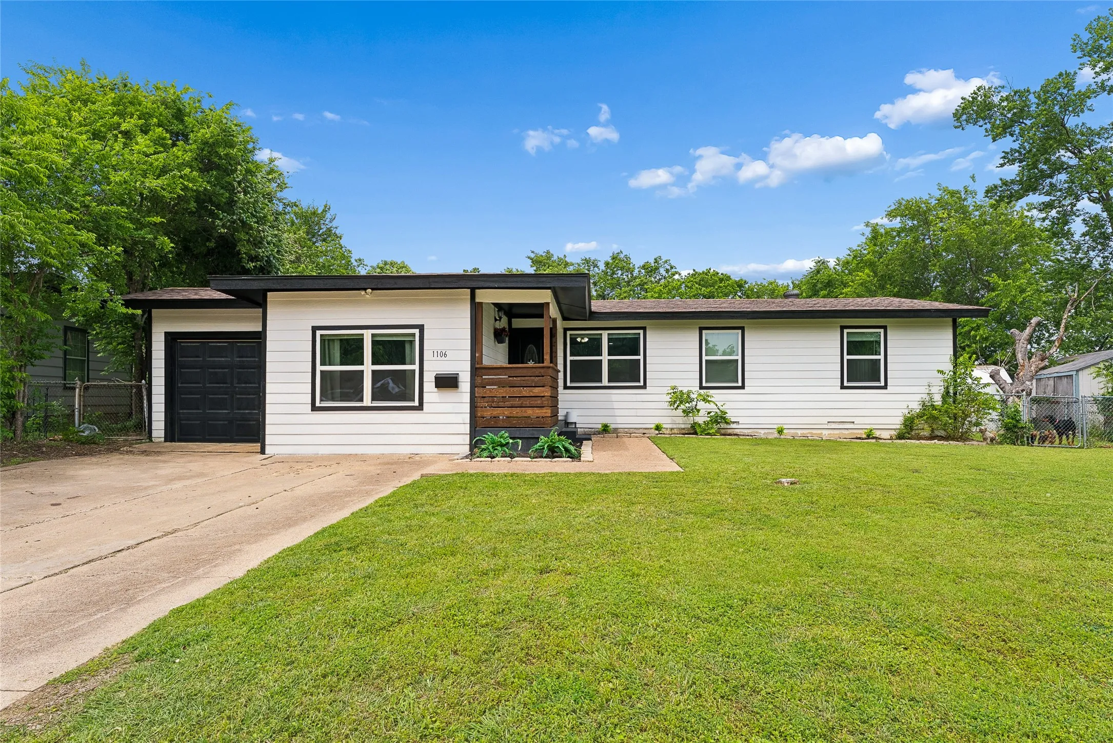 Single Family Residence For Rent in Dallas County , 1106 E Strong Parkway, Grand Prairie, Texas 75050, 4 Bedroom, 2 Bathroom, 1 Garage spaces, 1,544 Sqft, built in 1953, mls#21387154, Real Estate Agent in Grand Prairie, Homes For Rent in Dallas county, Homes For Rent in Grand Prairie, Realtor in Grand Prairie Texas, Real Estate Brokerage Independent Realty Texas, Luminita Cordes Realtor