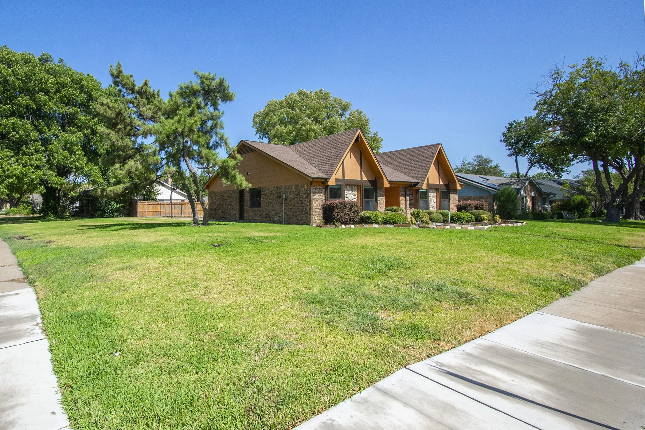 Huge corner lot