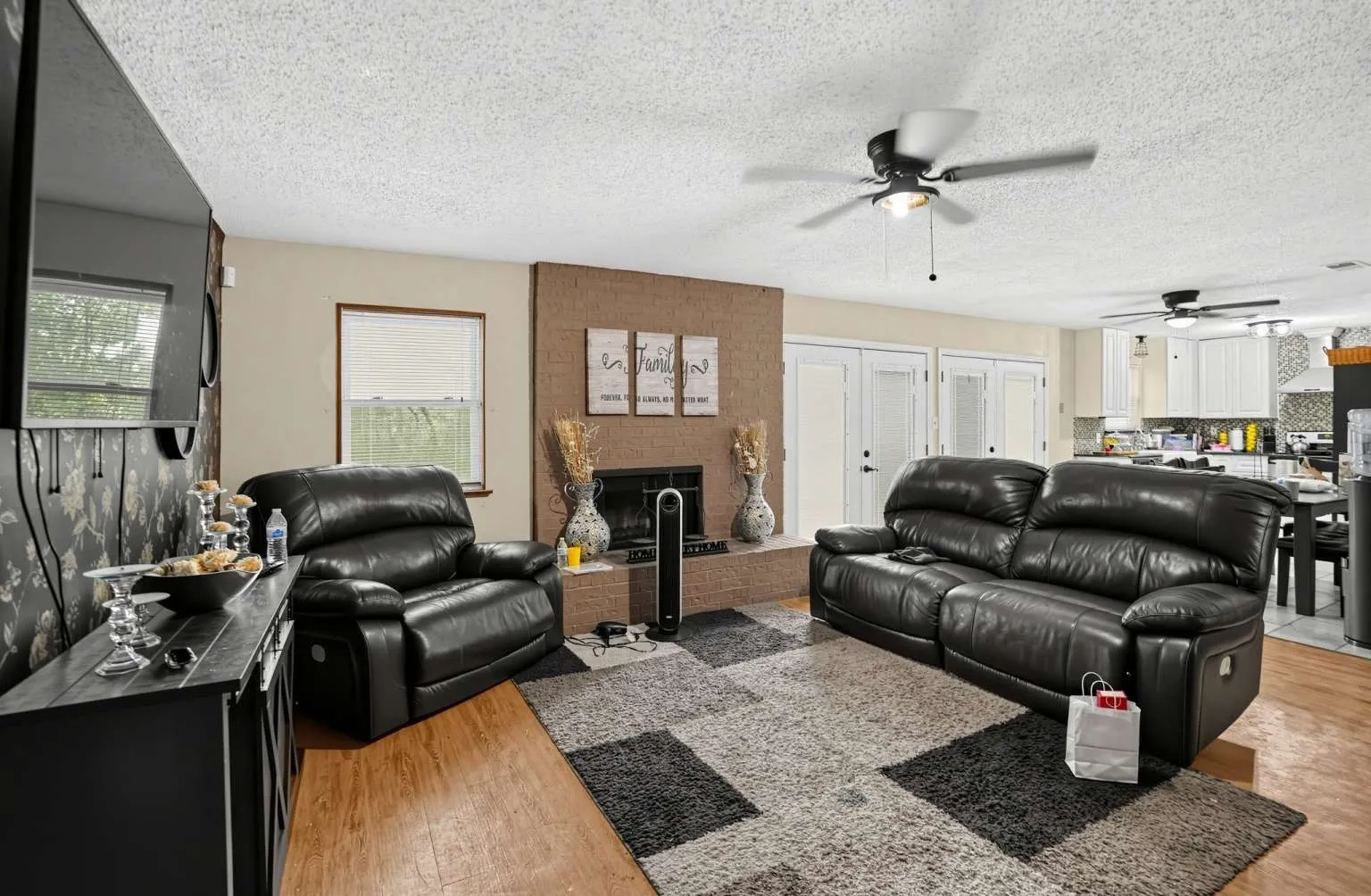 Single Family Residence For Sale in Tarrant County , 7632 Beckwood Drive, Fort Worth, Texas 76112, 3 Bedroom, 2 Bathroom, 2 Garage spaces, 1,559 Sqft, built in 1976, mls#21387165, Real Estate Agent in Fort Worth, Homes For Sale in Tarrant county, Homes For Sale in Fort Worth, Realtor in Fort Worth Texas, Real Estate Brokerage Independent Realty Texas, Luminita Cordes Realtor