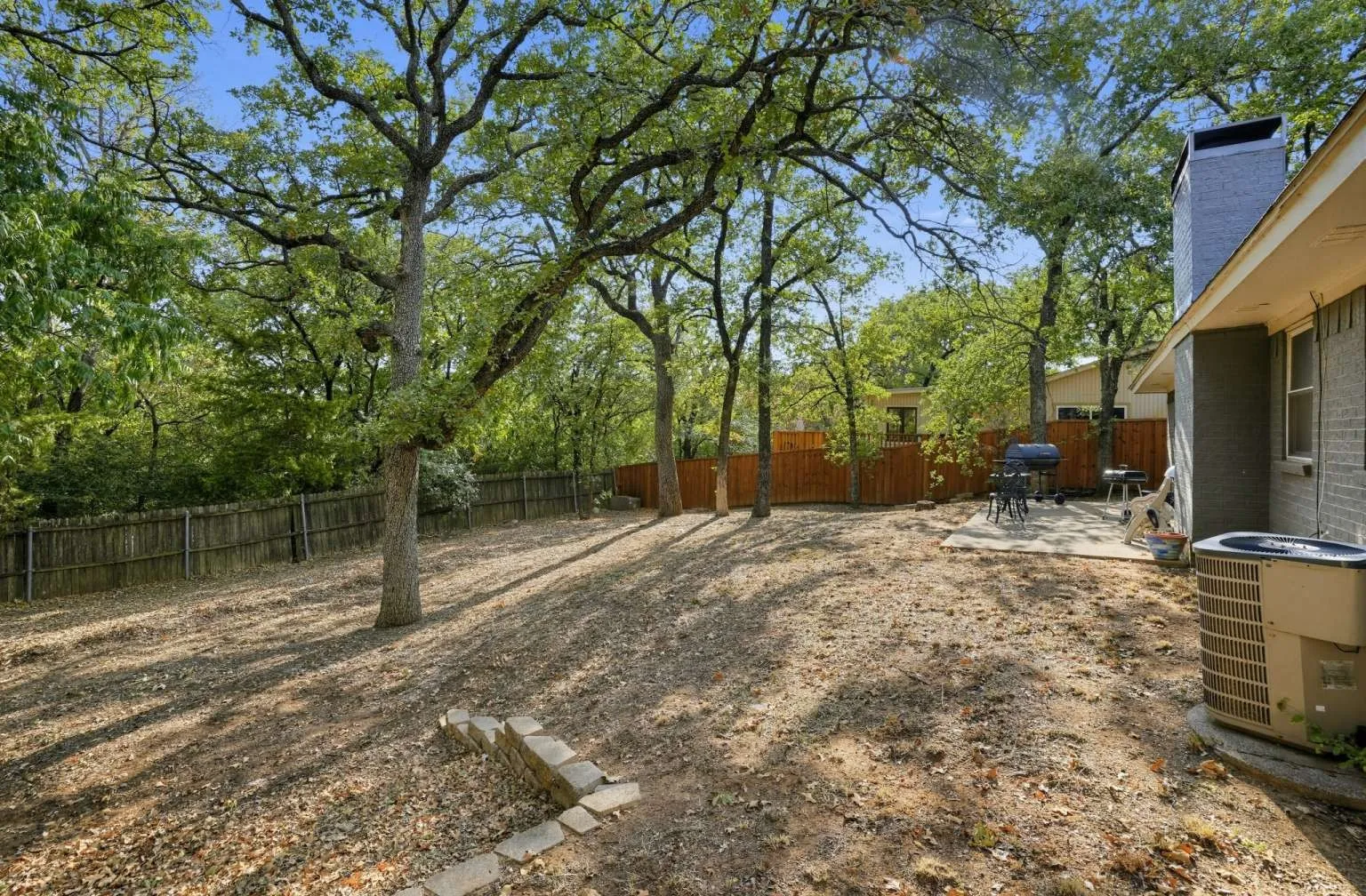 Single Family Residence For Sale in Tarrant County , 7632 Beckwood Drive, Fort Worth, Texas 76112, 3 Bedroom, 2 Bathroom, 2 Garage spaces, 1,559 Sqft, built in 1976, mls#21387165, Real Estate Agent in Fort Worth, Homes For Sale in Tarrant county, Homes For Sale in Fort Worth, Realtor in Fort Worth Texas, Real Estate Brokerage Independent Realty Texas, Luminita Cordes Realtor