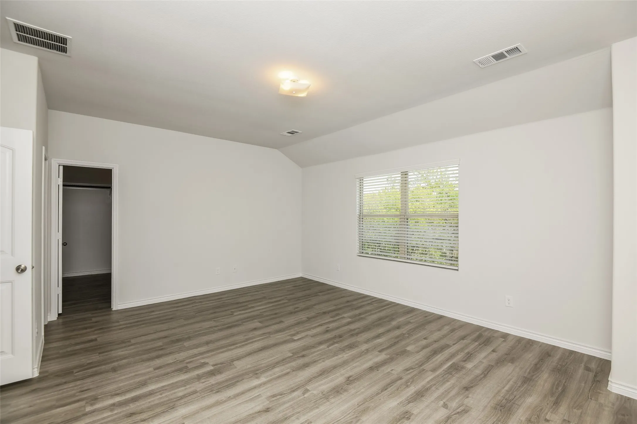 Single Family Residence For Rent in Ellis County , 2802 Redhead Place, Ennis, Texas 75119, 3 Bedroom, 3 Bathroom, 2 Garage spaces, 1,999 Sqft, built in 2021, mls#21387164, Real Estate Agent in Ennis, Homes For Rent in Ellis county, Homes For Rent in Ennis, Realtor in Ennis Texas, Real Estate Brokerage Independent Realty Texas, Luminita Cordes Realtor