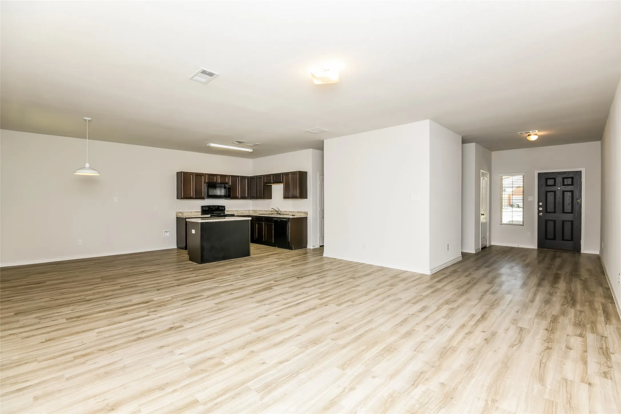 Single Family Residence For Rent in Ellis County , 2802 Redhead Place, Ennis, Texas 75119, 3 Bedroom, 3 Bathroom, 2 Garage spaces, 1,999 Sqft, built in 2021, mls#21387164, Real Estate Agent in Ennis, Homes For Rent in Ellis county, Homes For Rent in Ennis, Realtor in Ennis Texas, Real Estate Brokerage Independent Realty Texas, Luminita Cordes Realtor