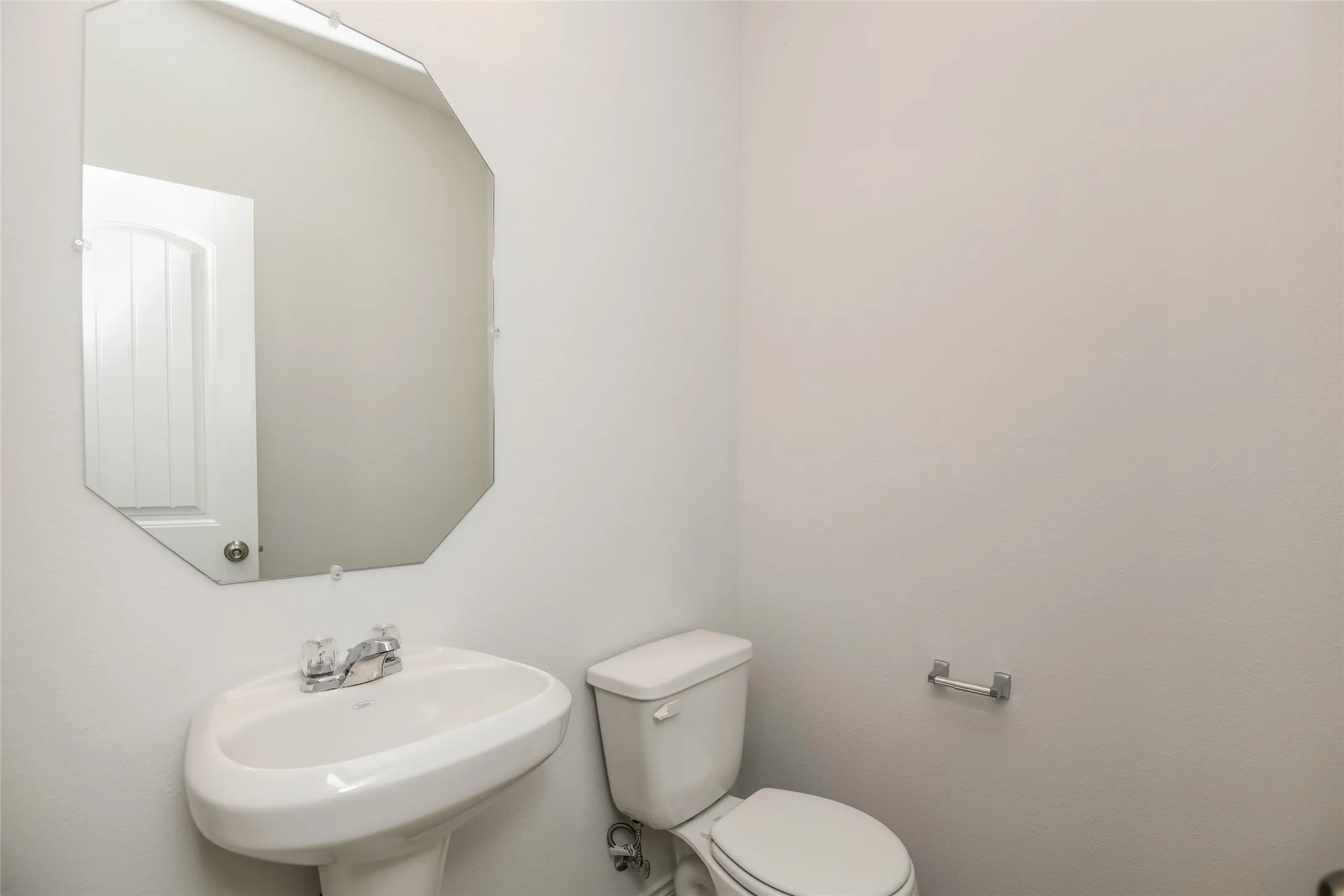 Single Family Residence For Rent in Ellis County , 2802 Redhead Place, Ennis, Texas 75119, 3 Bedroom, 3 Bathroom, 2 Garage spaces, 1,999 Sqft, built in 2021, mls#21387164, Real Estate Agent in Ennis, Homes For Rent in Ellis county, Homes For Rent in Ennis, Realtor in Ennis Texas, Real Estate Brokerage Independent Realty Texas, Luminita Cordes Realtor