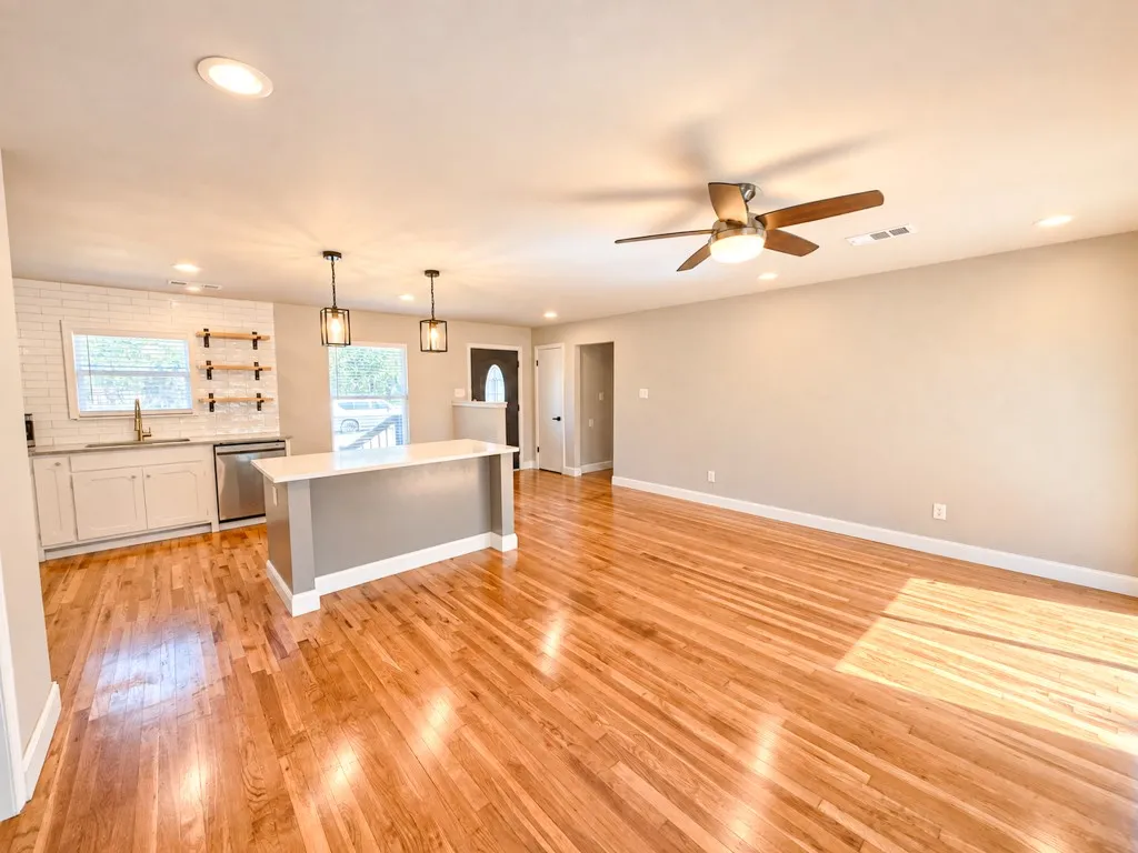 Single Family Residence For Sale in Dallas County , 9324 Lenel Place, Dallas, Texas 75220, 3 Bedroom, 2 Bathroom, Garage spaces, 1,500 Sqft, built in 1950, mls#21386832, Real Estate Agent in Dallas, Homes For Sale in Dallas county, Homes For Sale in Dallas, Realtor in Dallas Texas, Real Estate Brokerage Independent Realty Texas, Luminita Cordes Realtor