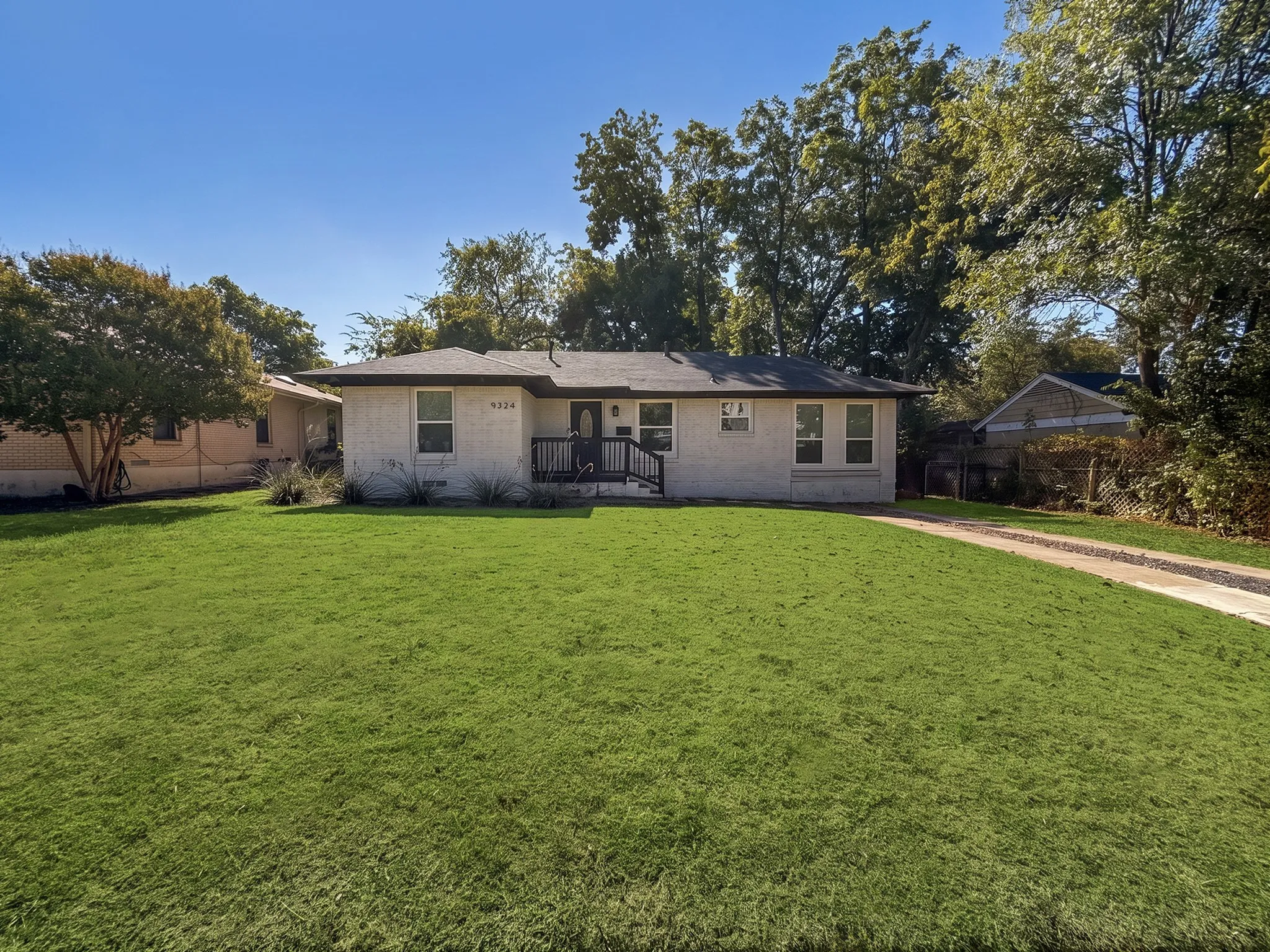 Single Family Residence For Sale in Dallas County , 9324 Lenel Place, Dallas, Texas 75220, 3 Bedroom, 2 Bathroom, Garage spaces, 1,500 Sqft, built in 1950, mls#21386832, Real Estate Agent in Dallas, Homes For Sale in Dallas county, Homes For Sale in Dallas, Realtor in Dallas Texas, Real Estate Brokerage Independent Realty Texas, Luminita Cordes Realtor