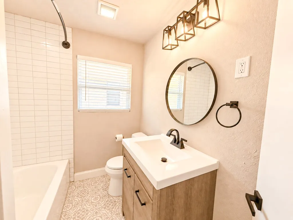 Single Family Residence For Sale in Dallas County , 9324 Lenel Place, Dallas, Texas 75220, 3 Bedroom, 2 Bathroom, Garage spaces, 1,500 Sqft, built in 1950, mls#21386832, Real Estate Agent in Dallas, Homes For Sale in Dallas county, Homes For Sale in Dallas, Realtor in Dallas Texas, Real Estate Brokerage Independent Realty Texas, Luminita Cordes Realtor