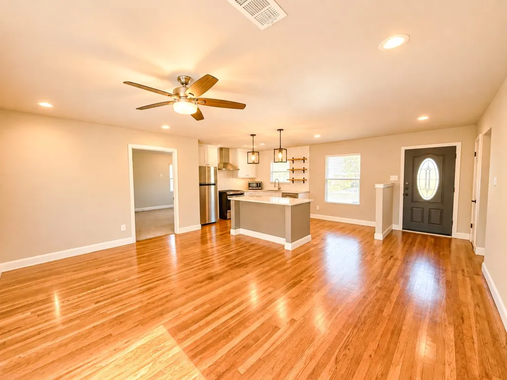 Single Family Residence For Sale in Dallas County , 9324 Lenel Place, Dallas, Texas 75220, 3 Bedroom, 2 Bathroom, Garage spaces, 1,500 Sqft, built in 1950, mls#21386832, Real Estate Agent in Dallas, Homes For Sale in Dallas county, Homes For Sale in Dallas, Realtor in Dallas Texas, Real Estate Brokerage Independent Realty Texas, Luminita Cordes Realtor