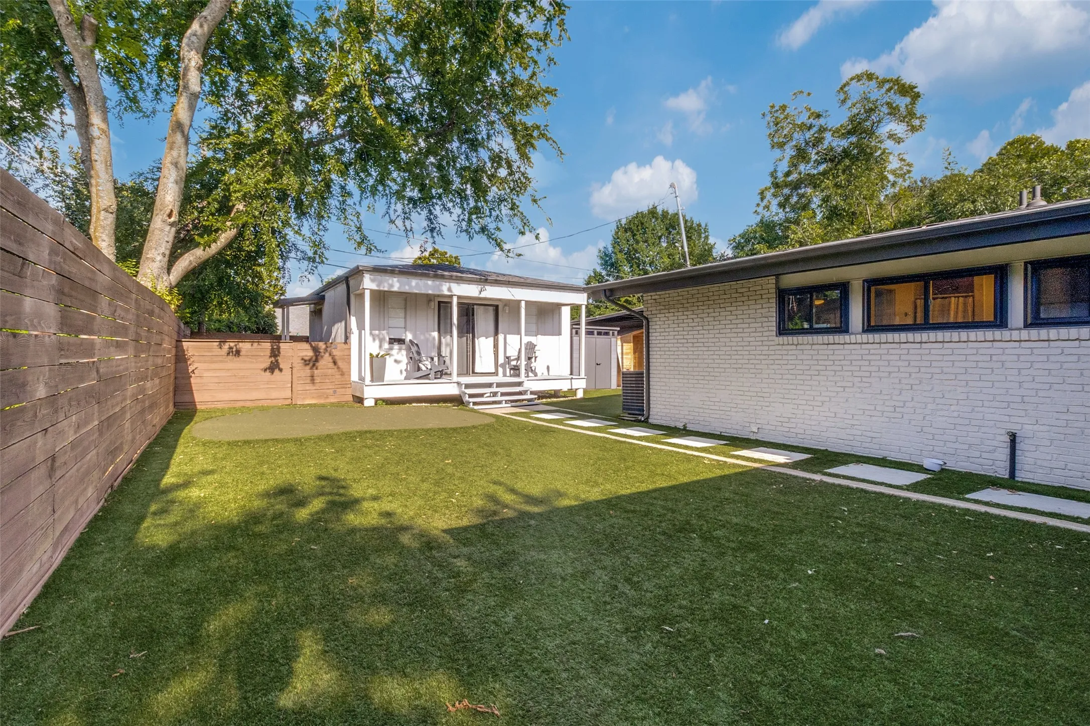 Single Family Residence For Sale in Dallas County , 8630 Rolling Rock Lane, Dallas, Texas 75238, 4 Bedroom, 4 Bathroom, Garage spaces, 2,083 Sqft, built in 1955, mls#21387163, Real Estate Agent in Dallas, Homes For Sale in Dallas county, Homes For Sale in Dallas, Realtor in Dallas Texas, Real Estate Brokerage Independent Realty Texas, Luminita Cordes Realtor