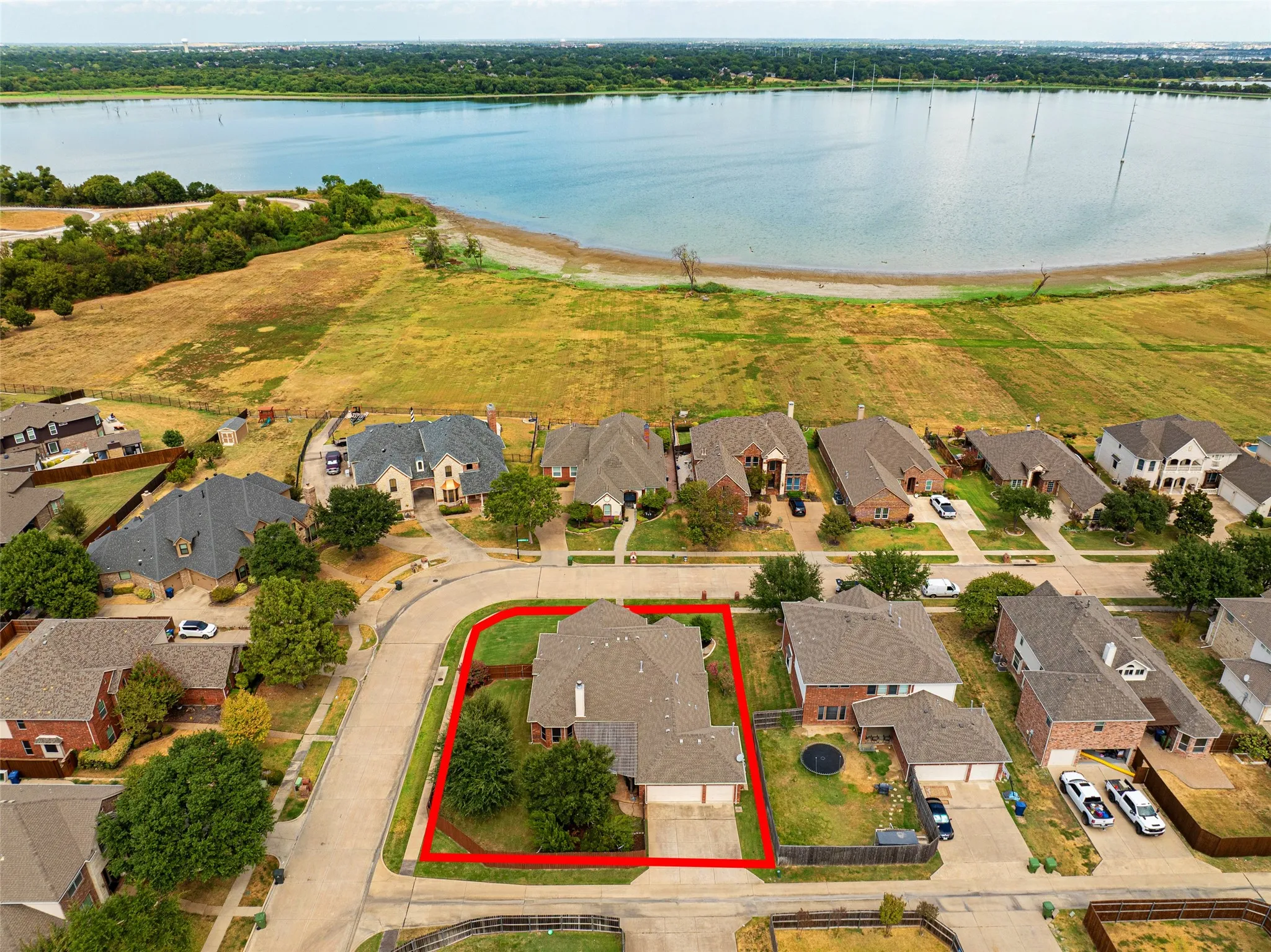 Single Family Residence For Sale in Dallas County , 1206 Lakebreeze Drive, Garland, Texas 75043, 4 Bedroom, 3 Bathroom, 3 Garage spaces, 2,758 Sqft, built in 2003, mls#21386831, Real Estate Agent in Garland, Homes For Sale in Dallas county, Homes For Sale in Garland, Realtor in Garland Texas, Real Estate Brokerage Independent Realty Texas, Luminita Cordes Realtor