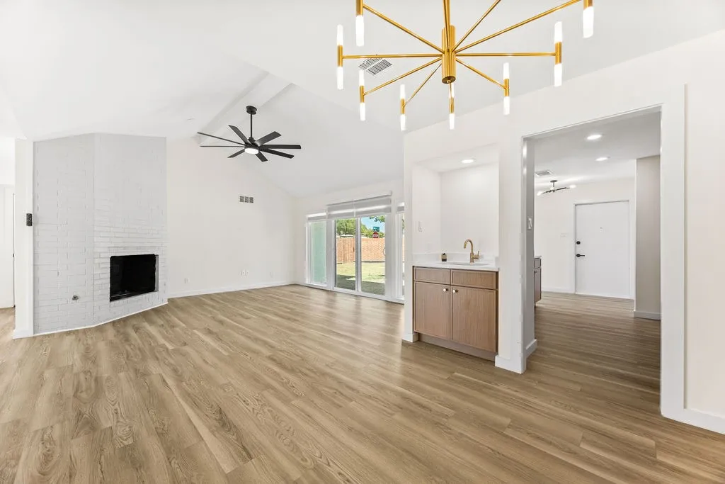 Single Family Residence For Sale in Collin County , 3002 University Drive, Plano, Texas 75075, 3 Bedroom, 2 Bathroom, 2 Garage spaces, 1,500 Sqft, built in 1981, mls#21381182, Real Estate Agent in Plano, Homes For Sale in Collin county, Homes For Sale in Plano, Realtor in Plano Texas, Real Estate Brokerage Independent Realty Texas, Luminita Cordes Realtor